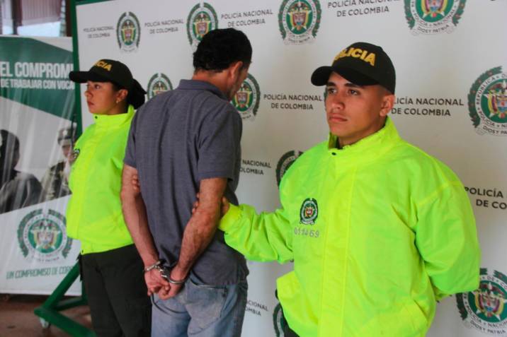 Autoridades presentan al abusador sexual de Bucaramanga | Foto: YouTube/Noticias Caracol Autoridades presentan al abusador sexual de Bucaramanga | Foto: YouTube/Noticias Caracol
