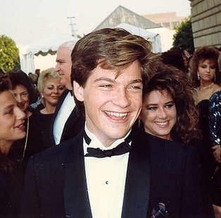 Jason Bateman at the 39th Annual Emmy Awards. | Source: Wikimedia Commons