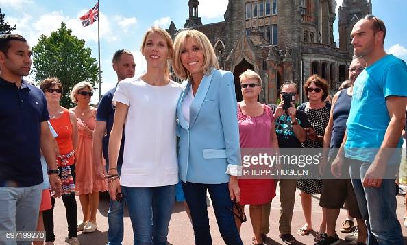 Brigitte Macron et sa fille au bureau de vote après avoir voté / Photo : Getty Image