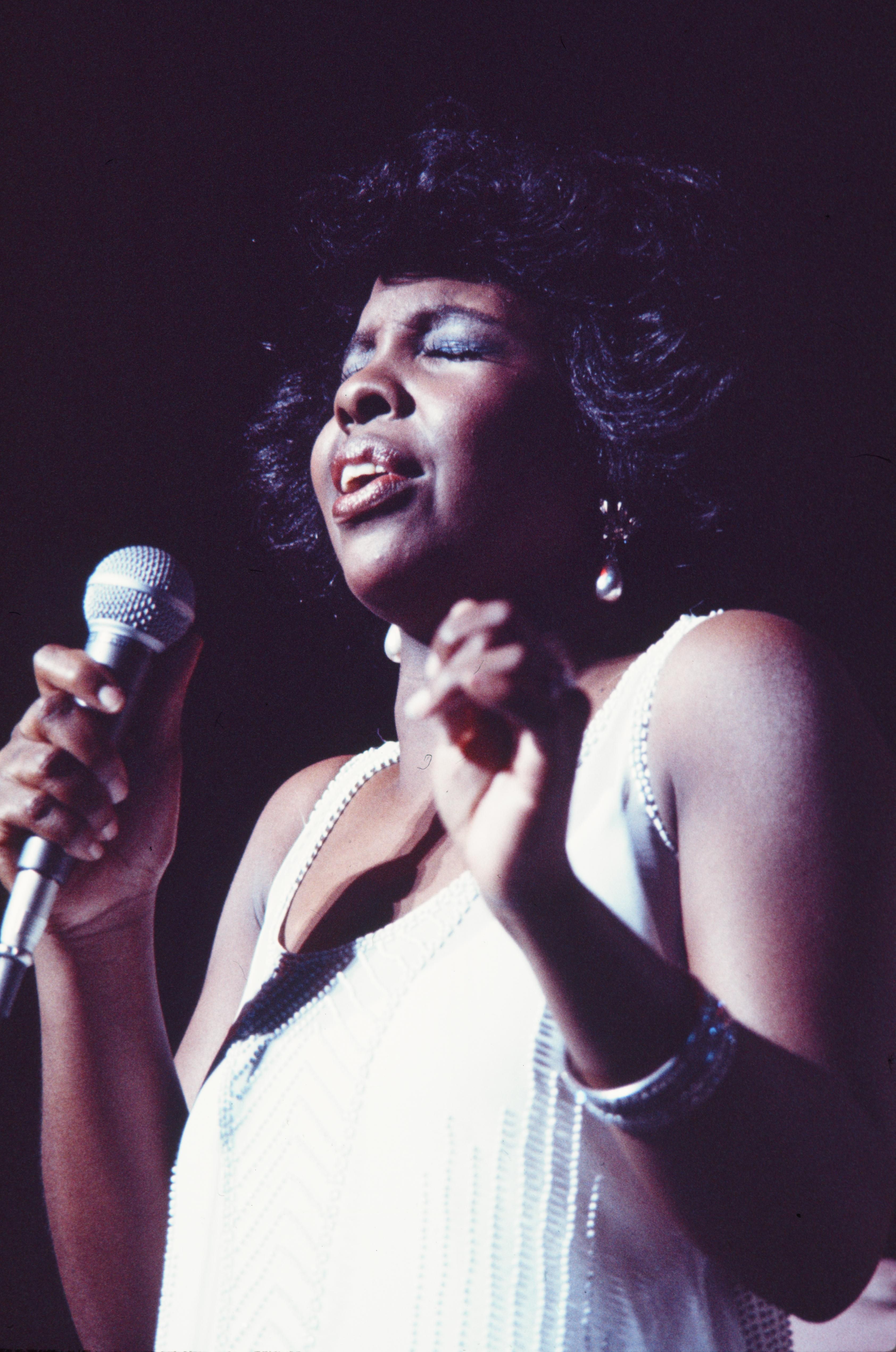 Gladys Knight and the Pips live at Shibuya Kokaido Hall on January 22, 1975, in Tokyo, Japan. | Source: Koh Hasebe/Shinko Music/Getty Images