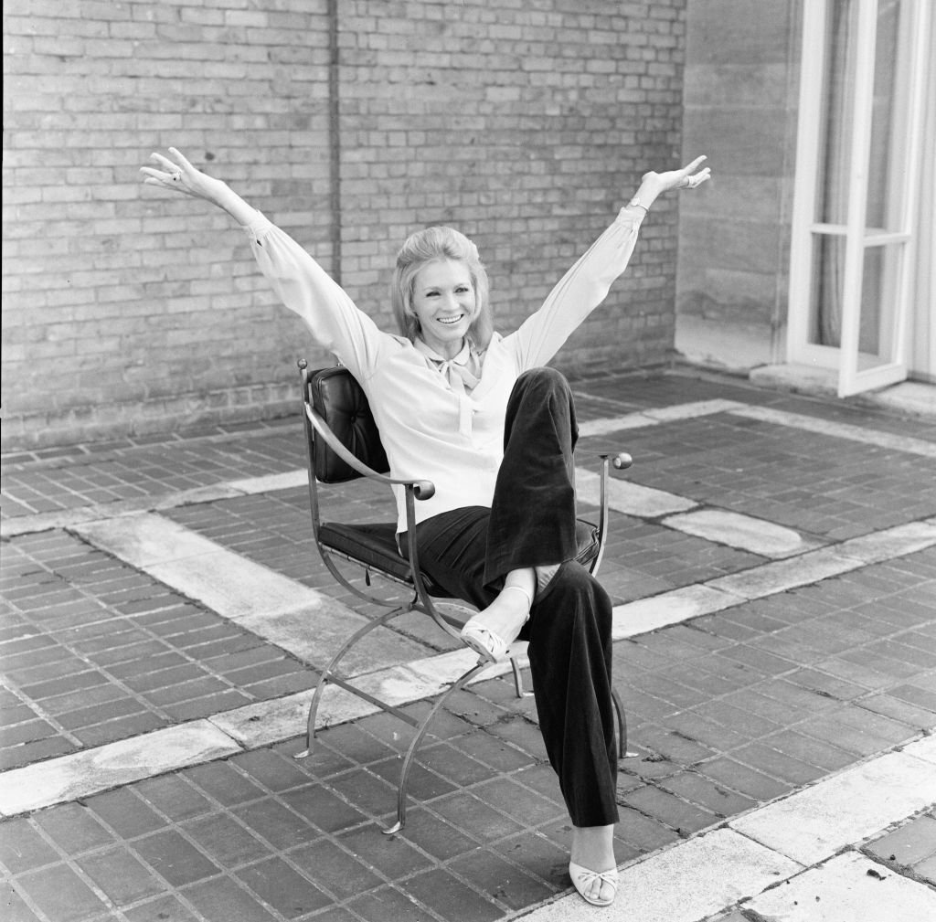 Angie Dickinson in Knightsbridge, London, on September 26, 1980 | Source: Getty Images    