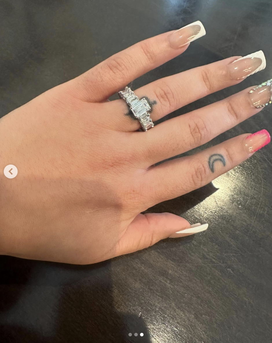 A closeup shot of Leanna Lenee's engagement ring, as seen in a photo shared on February 5, 2024 | Source: Instagram/db3_tip