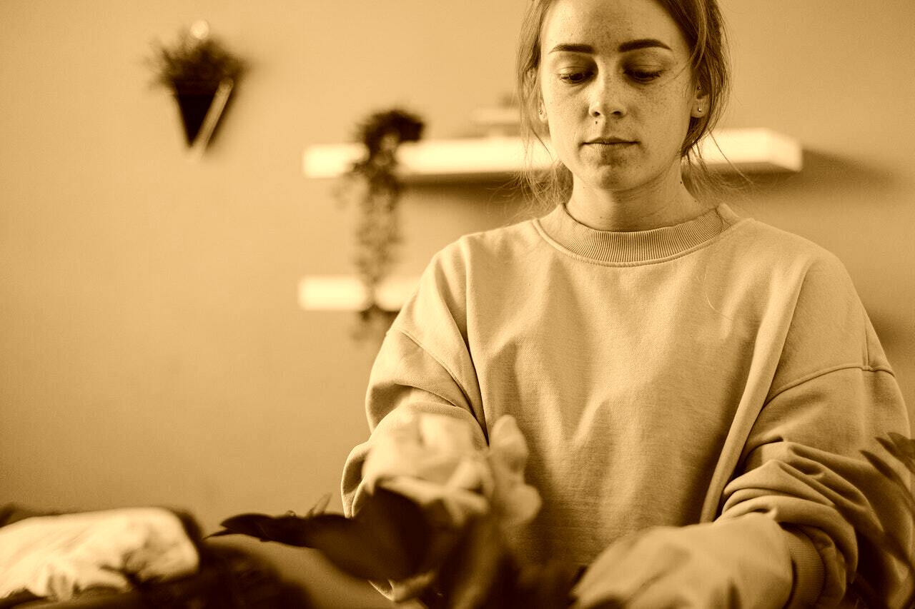 During thier childhood, Lily was always covered up even when it was too hot. | Source: Pexels