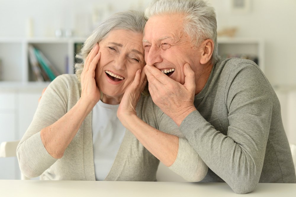 A close-up portrait of a happy senior couple posing at a home | Photo: Shutterstock/Ruslan Huzau