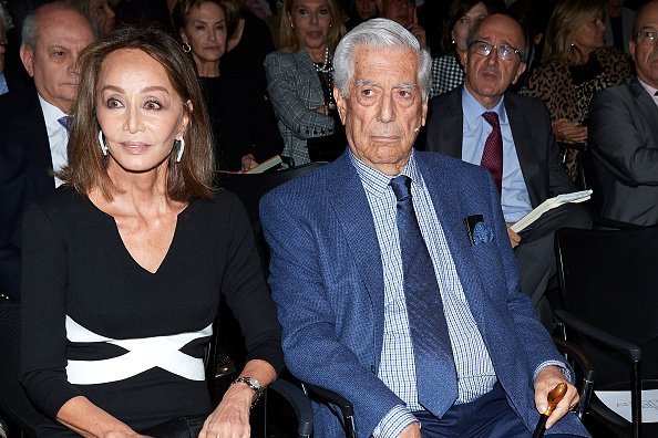 Mario Vargas Llosa e Isabel Preysler asisten a la presentación del nuevo libro 'Tiempos Recios' en Casa América el 28 de octubre de 2019 en Madrid, España. | Foto: Getty Images