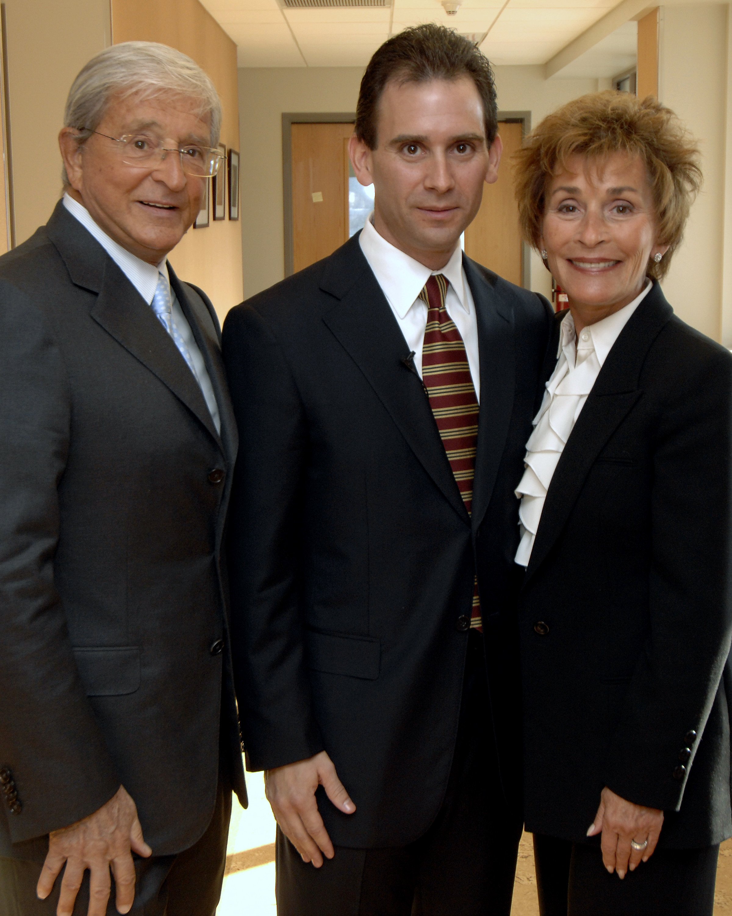 Jerry Sheindlin avec sa femme, la juge Judy Sheindlin et son fils Adam Levy le 23 janvier 2007┃Source : Getty Images