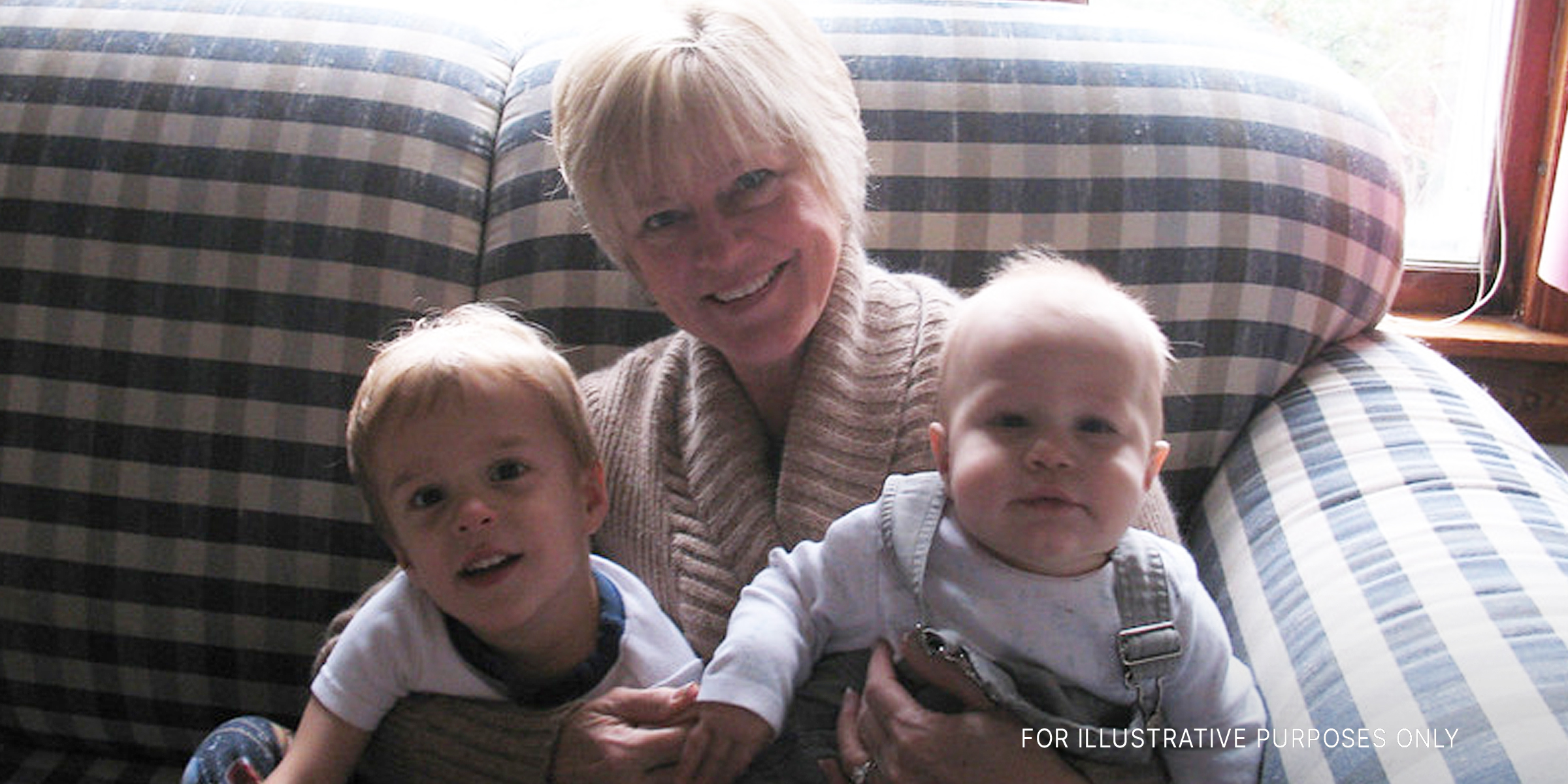 A grandmother with her two grandsons | Source: flickr.com/(CC BY-SA 2.0) by xordroyd