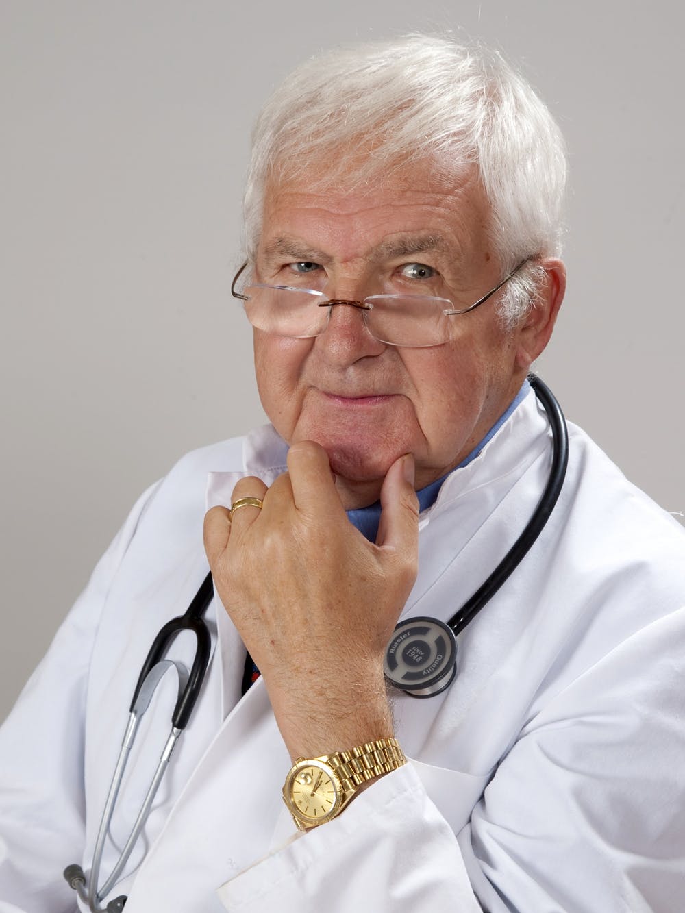 Médico anciano / Imagen tomada de: Pexels