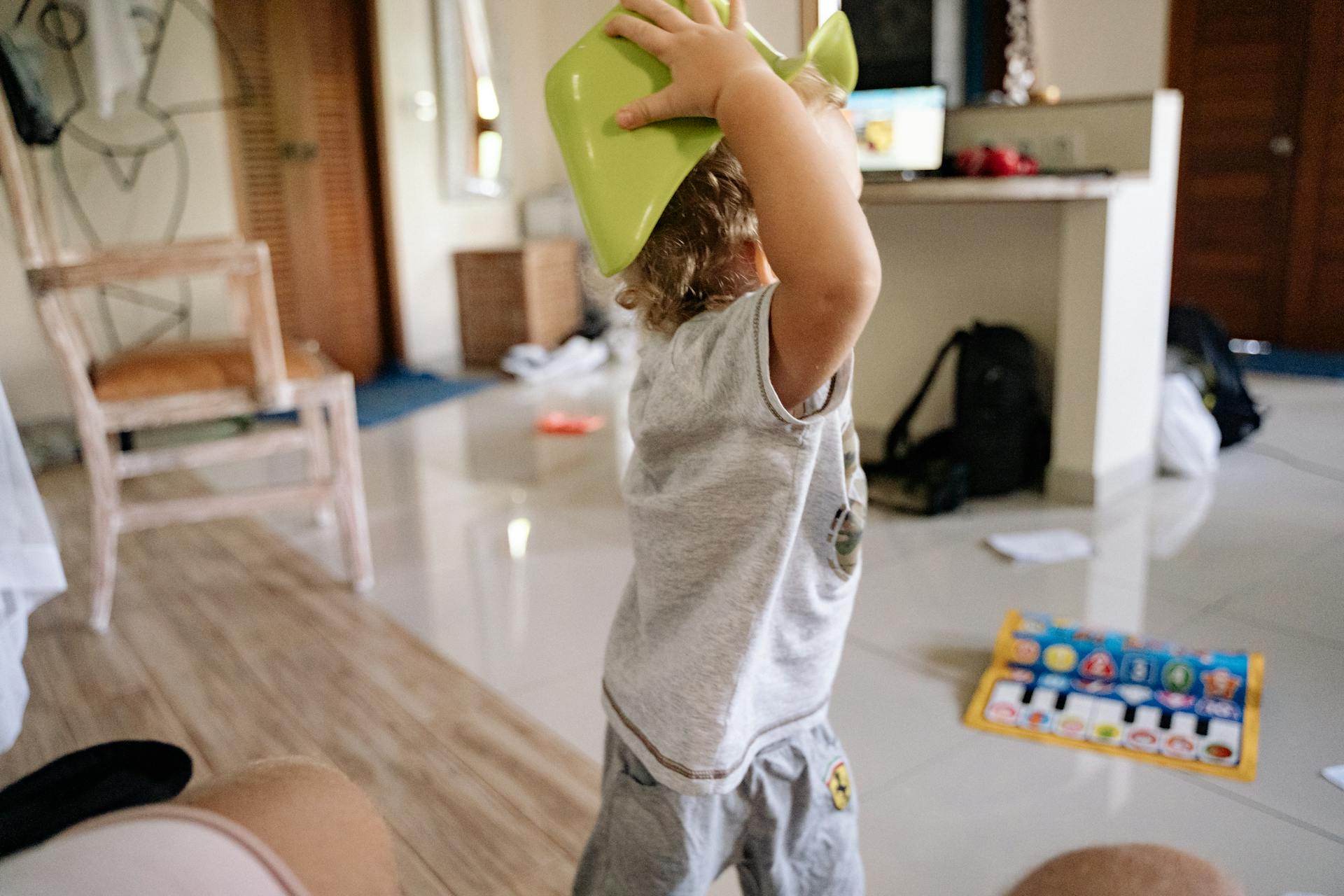 A toddler playing in a messy house | Source: Pexels