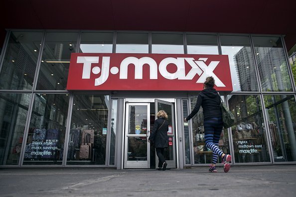 Shoppers enter a TJ Maxx store in New York, U.S., on Friday, May 18, 2018. TJX Cos. released earnings figures on May 22 | Photo: Getty Images