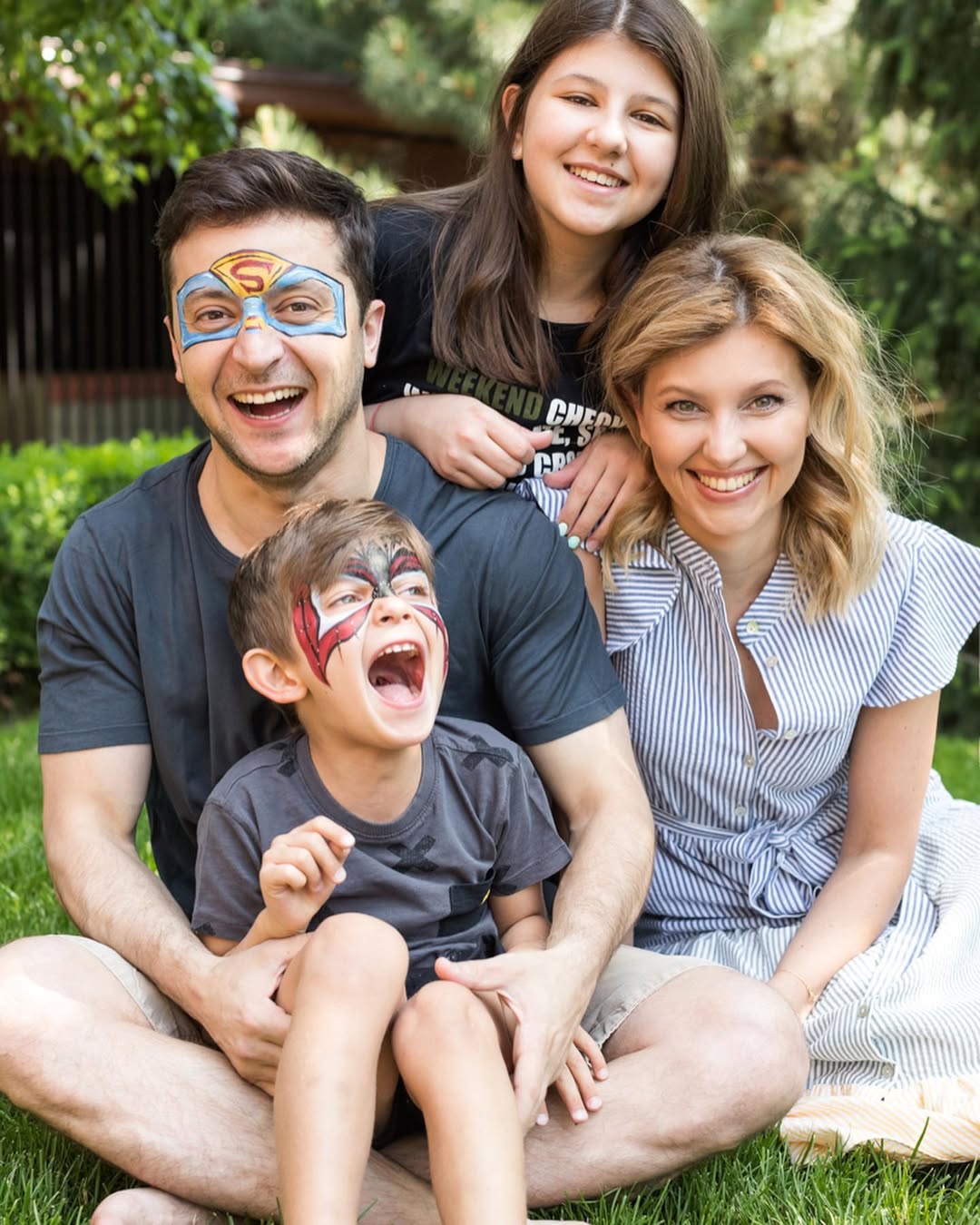 Volodymyr Zelenskyy with Olena Zelenska and their kids, Oleksandra and Kyrylo, from a post dated June 1, 2019 | Source: Instagram/olenazelenska_official/