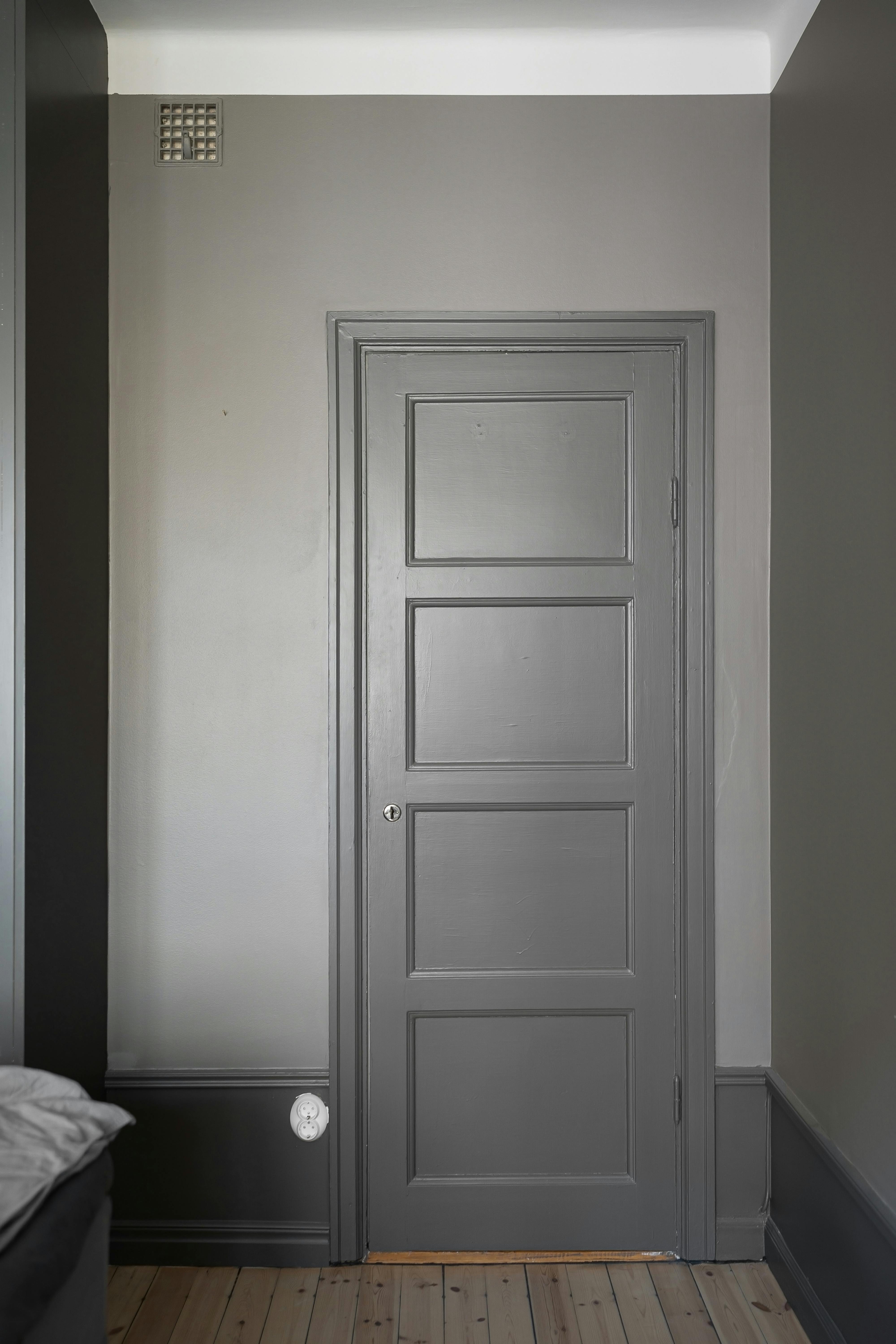 Closed door | Source: Pexels