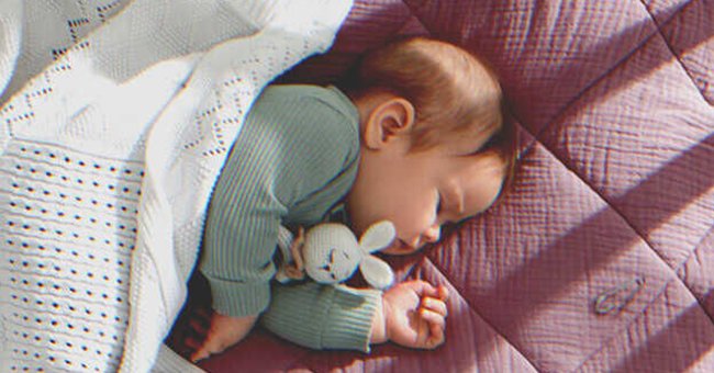 A baby sleeping in a crib | Source: Shutterstock