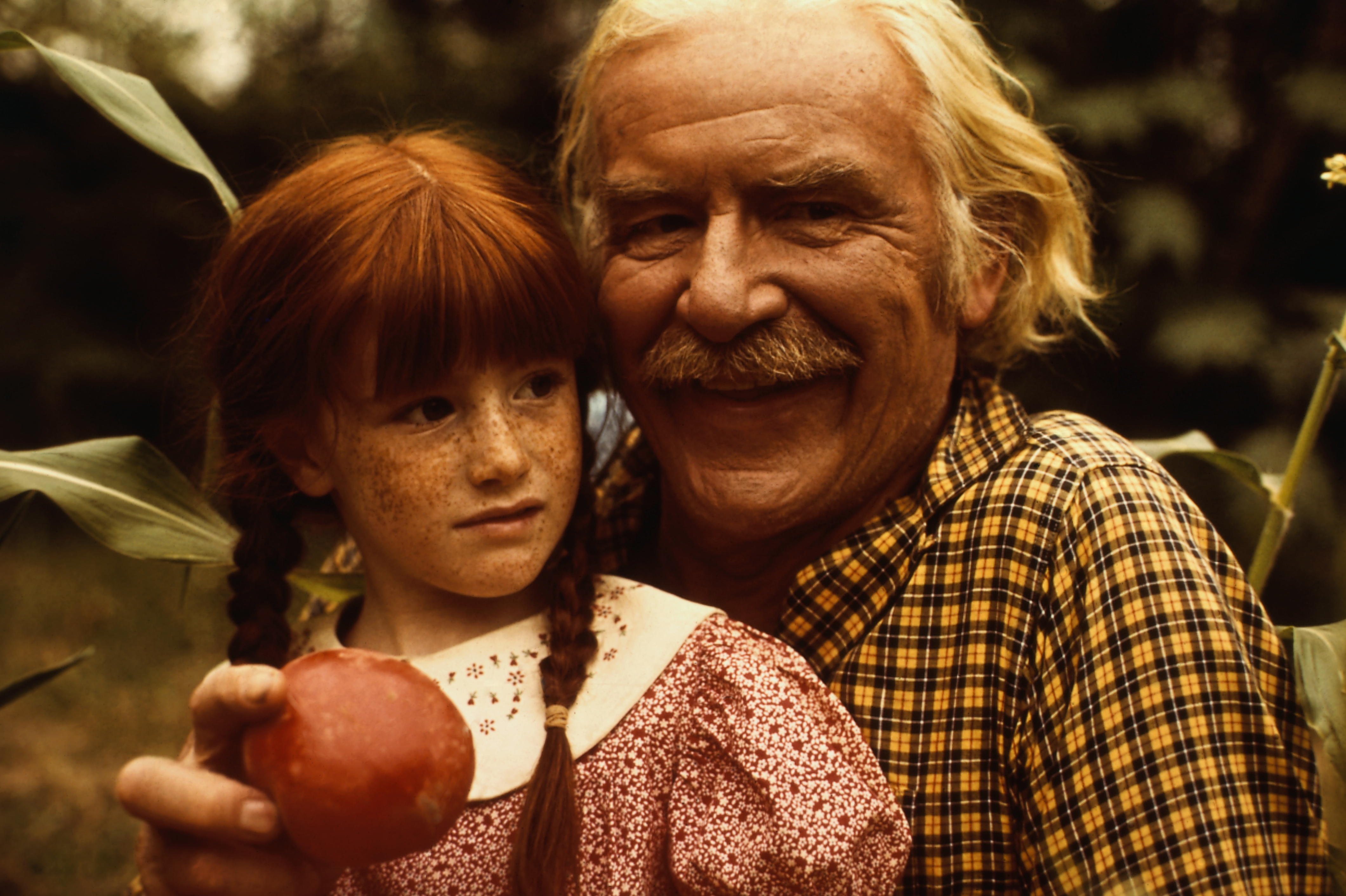 Kami Cotler as Elizabeth Walton and Will Geer as Zebulon Tyler Walton on "The Waltons" in 1973. | Source: Getty Images