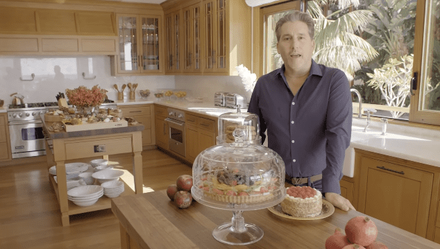 Pierce Brosnan and Keely Brosnan's Malibu mansion: kitchen | Photo: YouTube/Architectural Digest