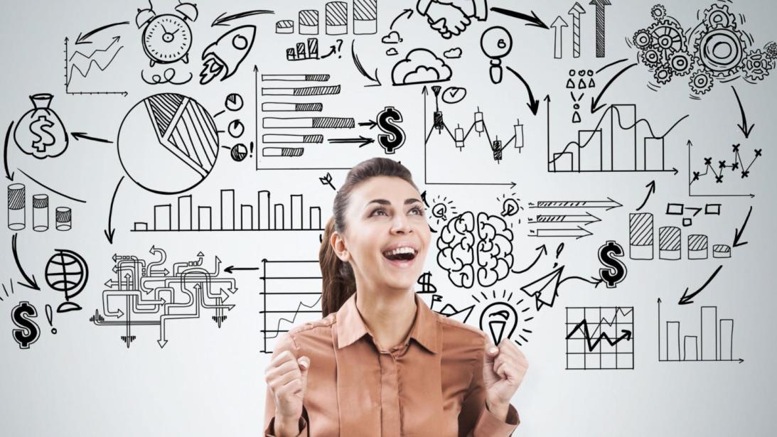 Mujer emocionada por logros y proyectos. | Foto: Shutterstock