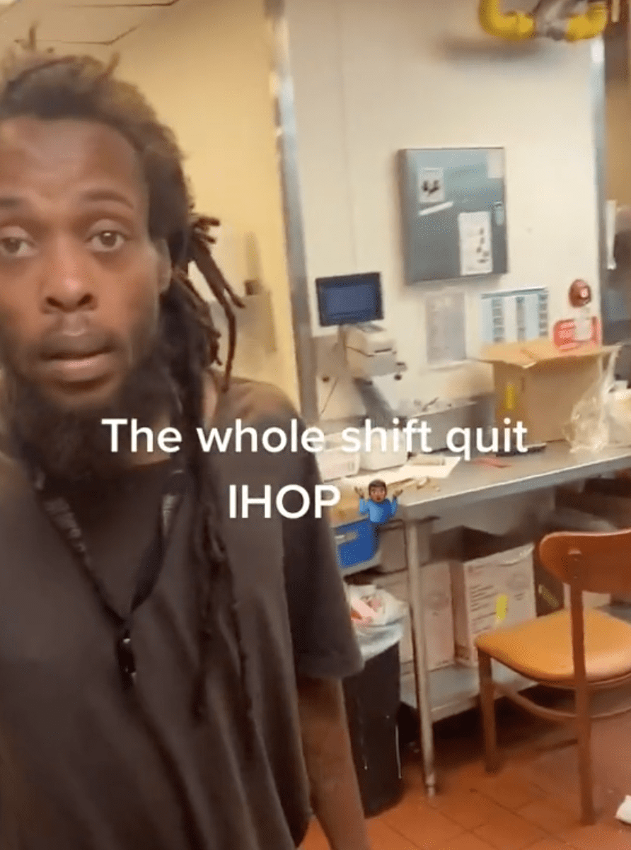 A man who claims to work in the IHOP office confronts the TikToker | Photo: TikTok/dj20grand