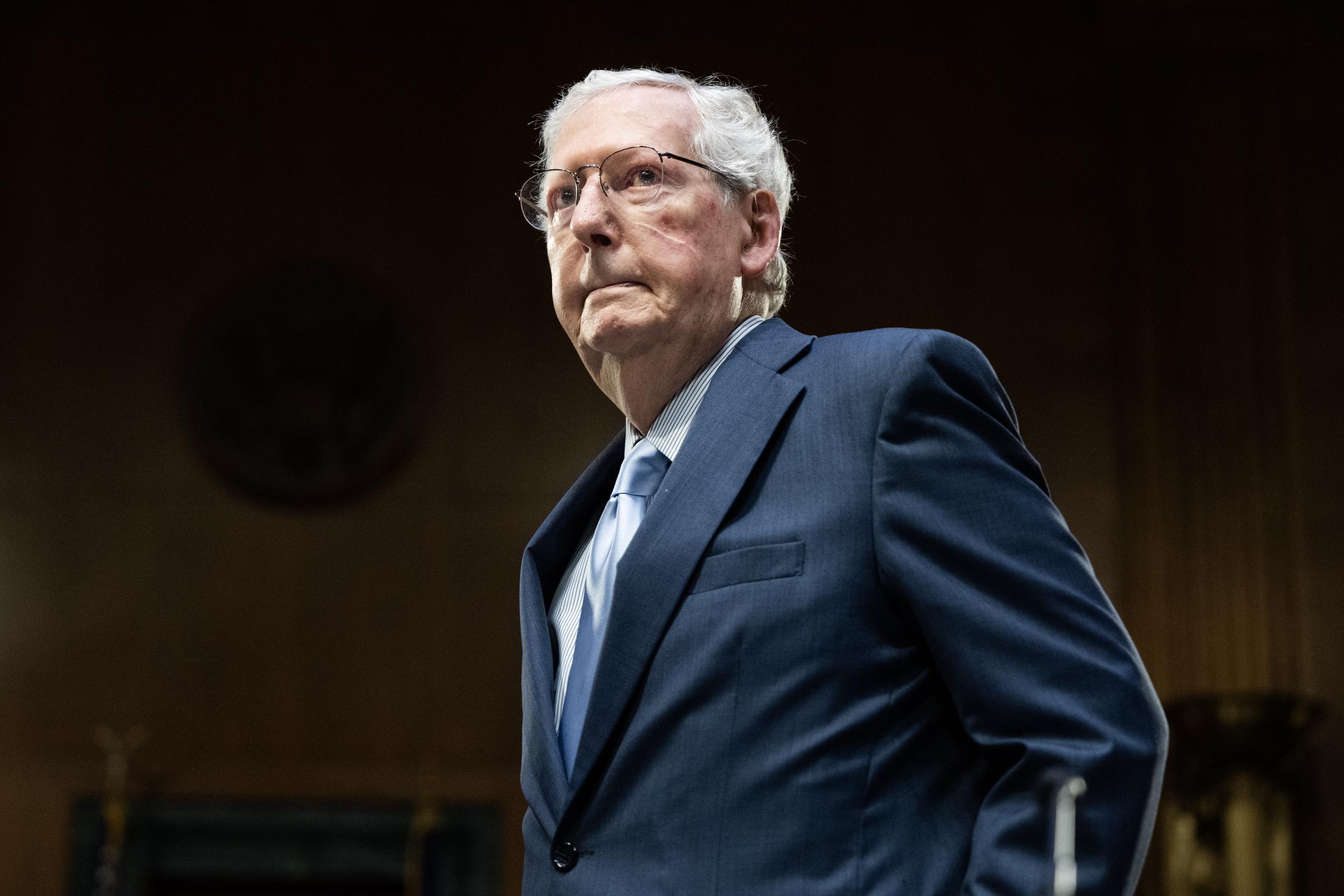 The person on the stretcher, identified by another witness as McConnell, wore no oxygen mask. Strangely, the emergency vehicles departed without sirens. | Source: Getty Images