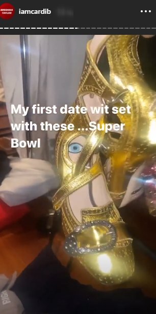 Cardi B flaunting her gold shoes on her Instagram story. | Photo: Instagram/iamcardib