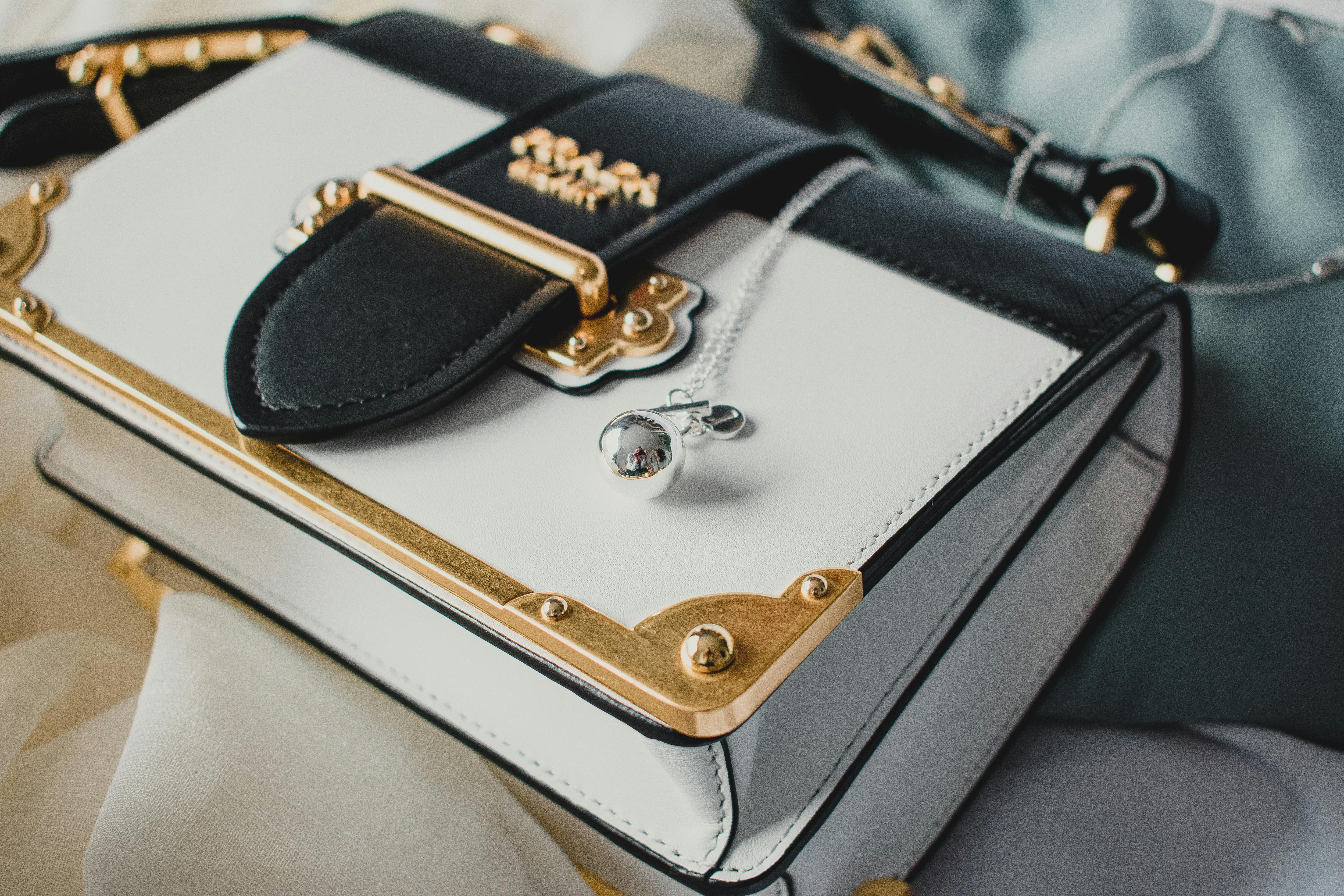 A designer handbag | Source: Pexels