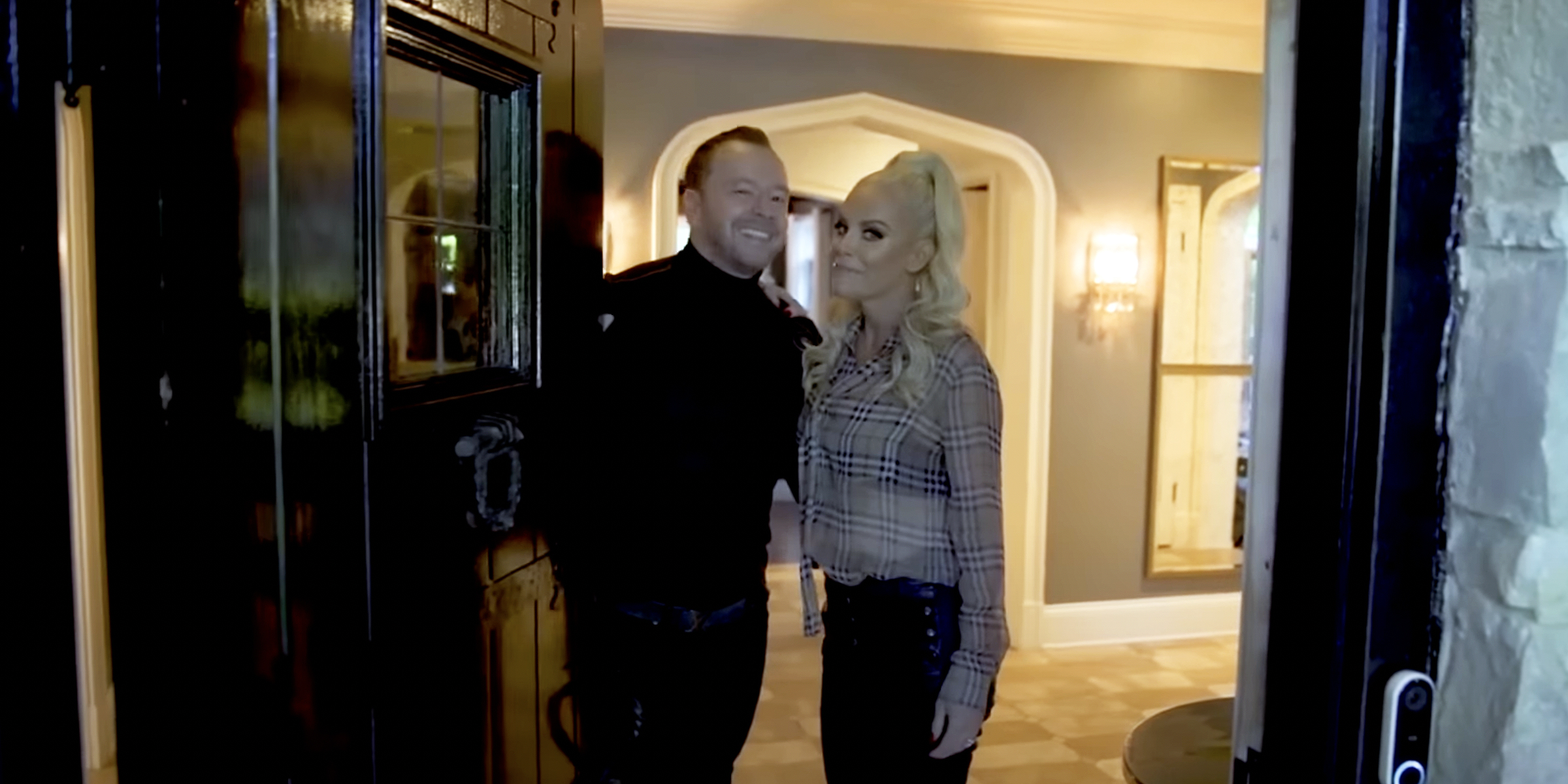 Donnie Wahlberg and Jenny McCarthy | Source: YouTube/People