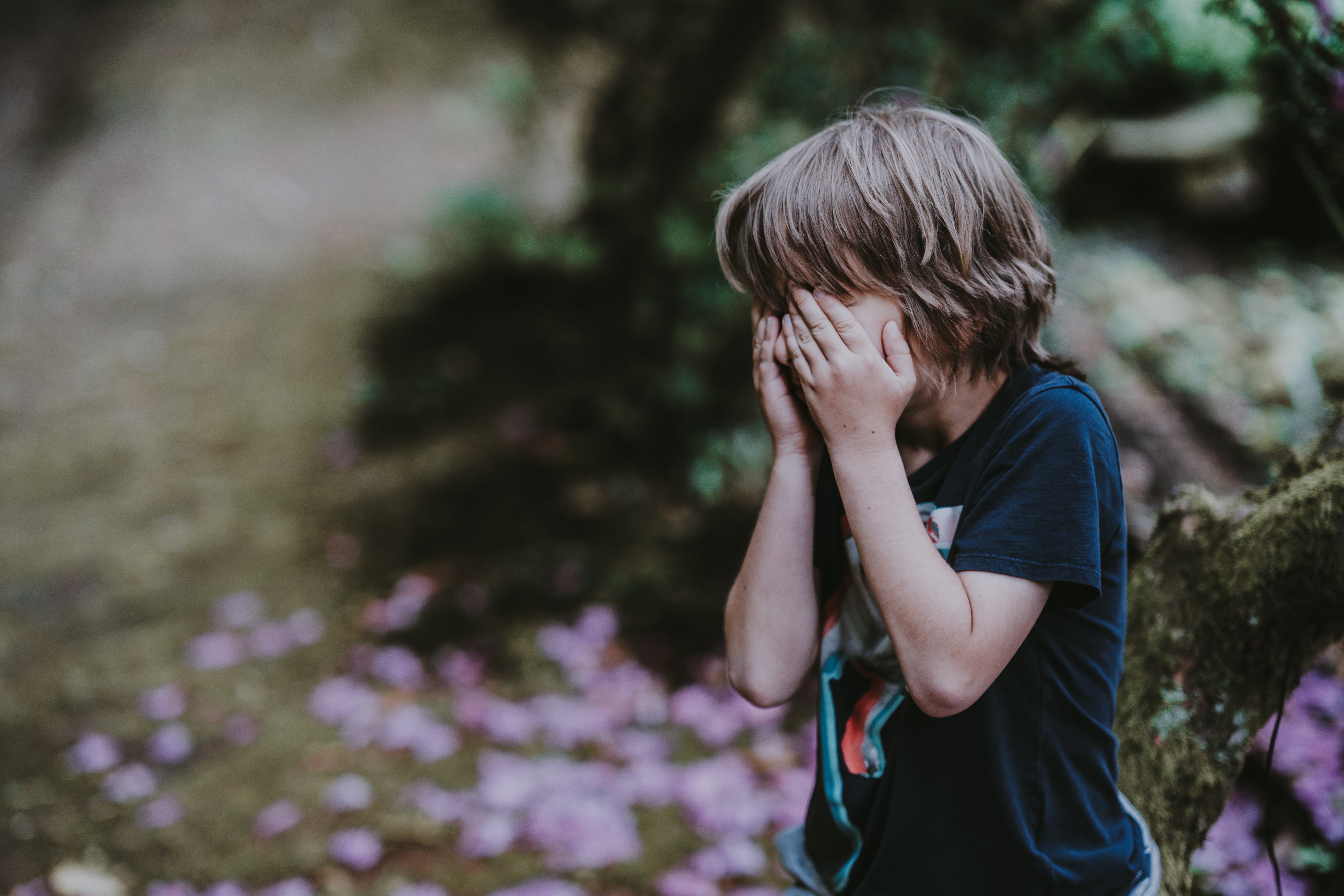 Kyle was left crying and afraid after realizing he was lost. |  Photo: Unsplash