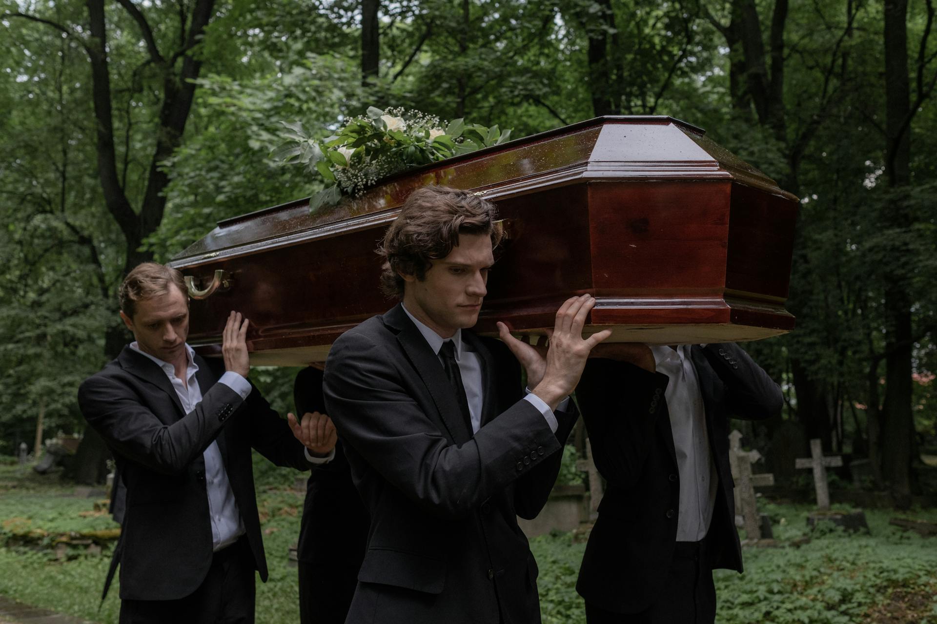 Men carrying a wooden casket | Source: Pexels