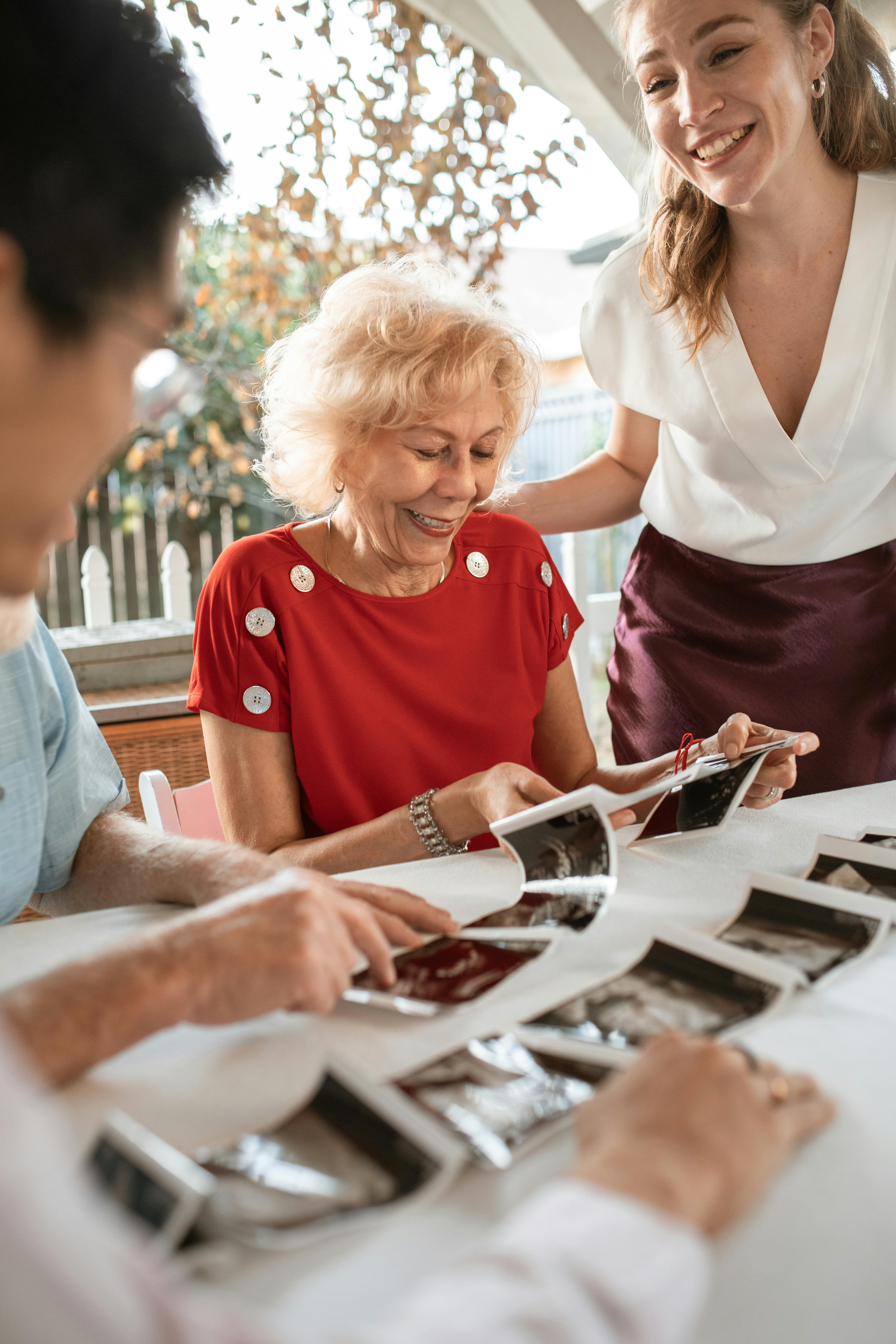 Family looking at photos together | Source: Pexels