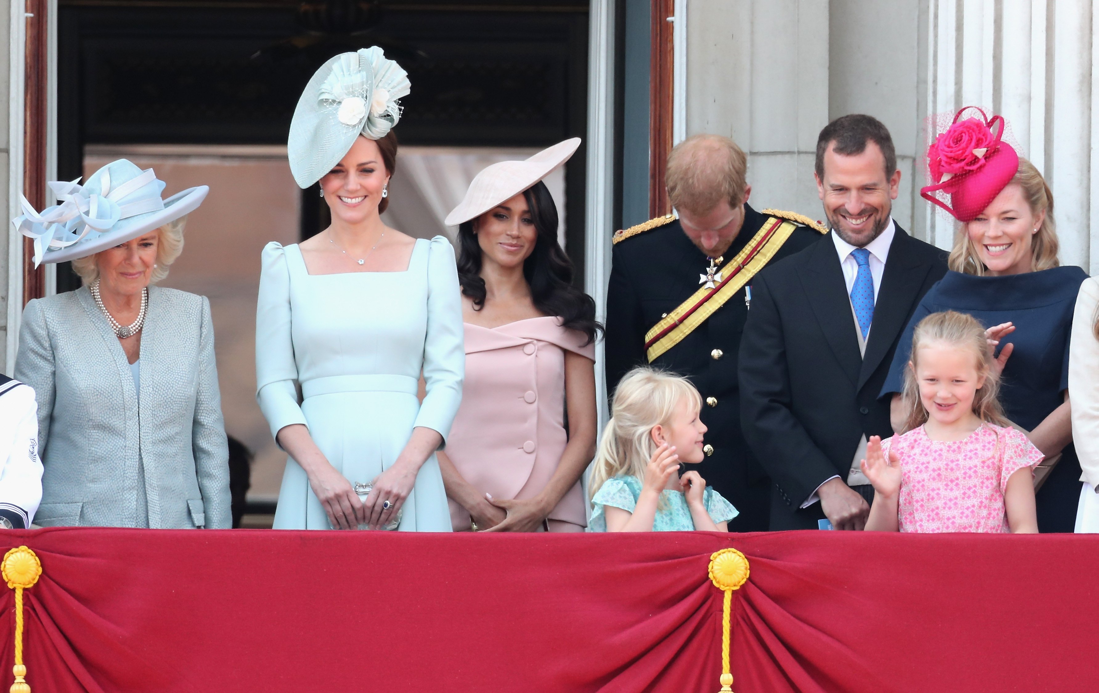 Kate Middleton, Prince William, and other members of the royal family waving to the public from a balcony | Photo: Getty Images