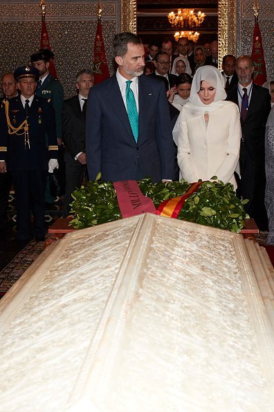 El rey Felipe VI de España y la reina Letizia de España visitan el Mausoleo del Rey Mohammed V el 14 de febrero de 2019 en Rabat, Marruecos. Fuente: Getty Images