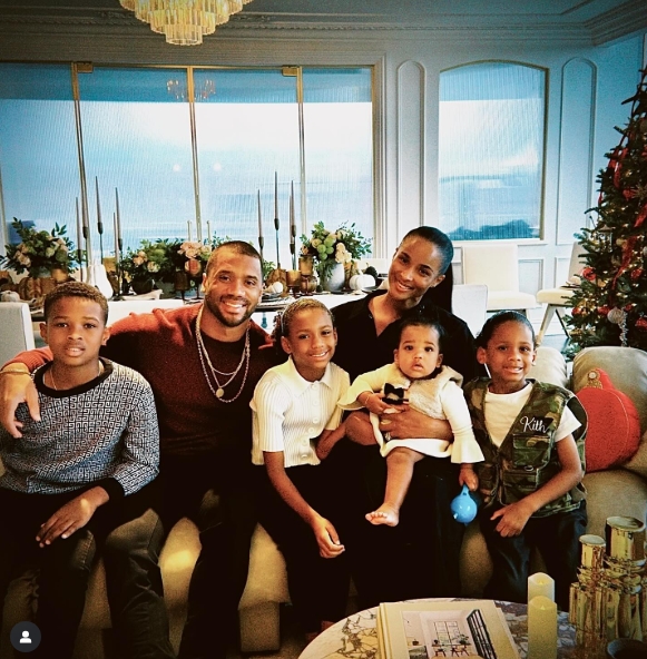 Future Zahir Wilburn with his family from a post dated November 29, 2024. | Source: Instagram/ciara