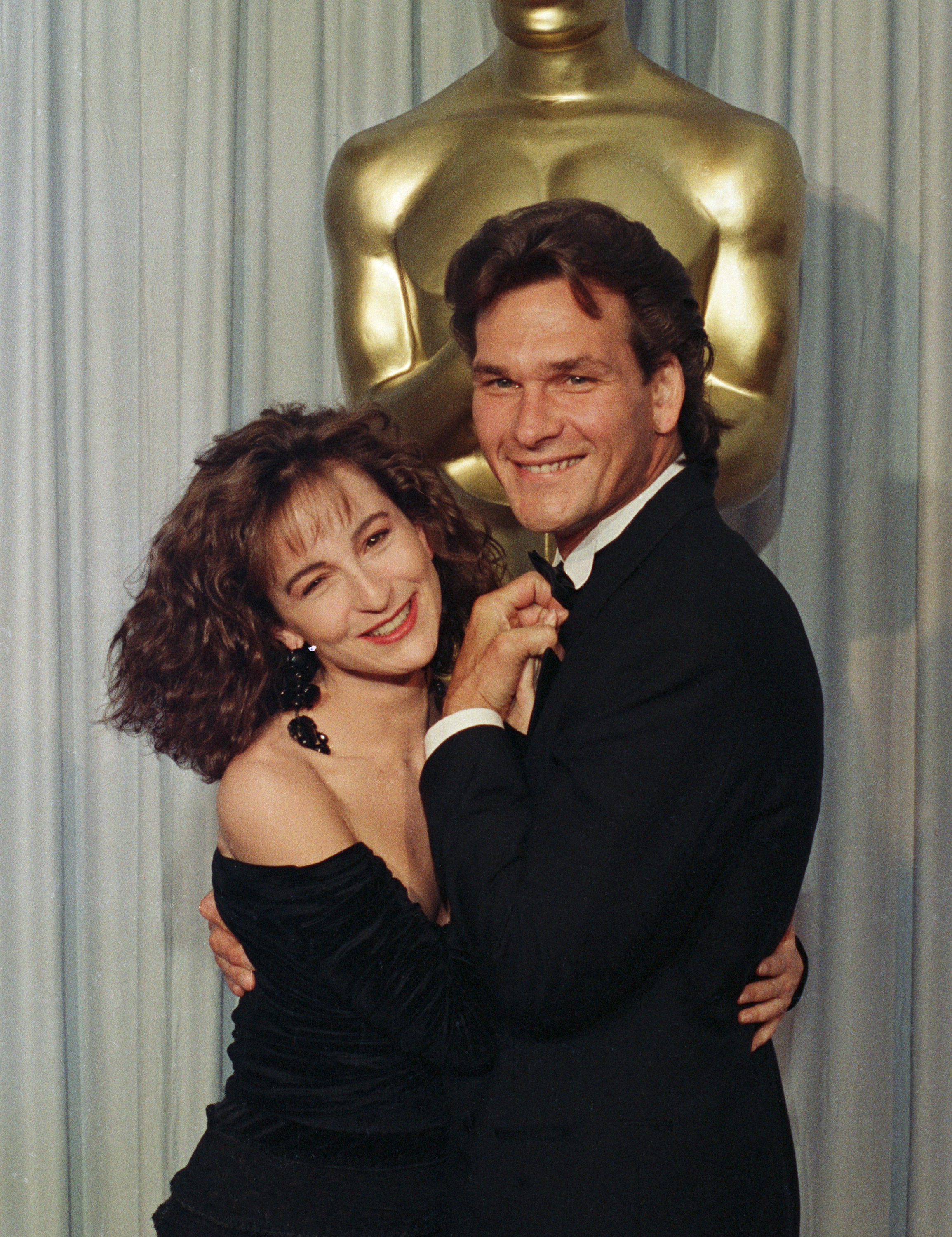 Jennifer Grey and Patrick Swayze at the Academy Awards in Los Angeles, California on April 11, 1988 | Source: Getty Images
