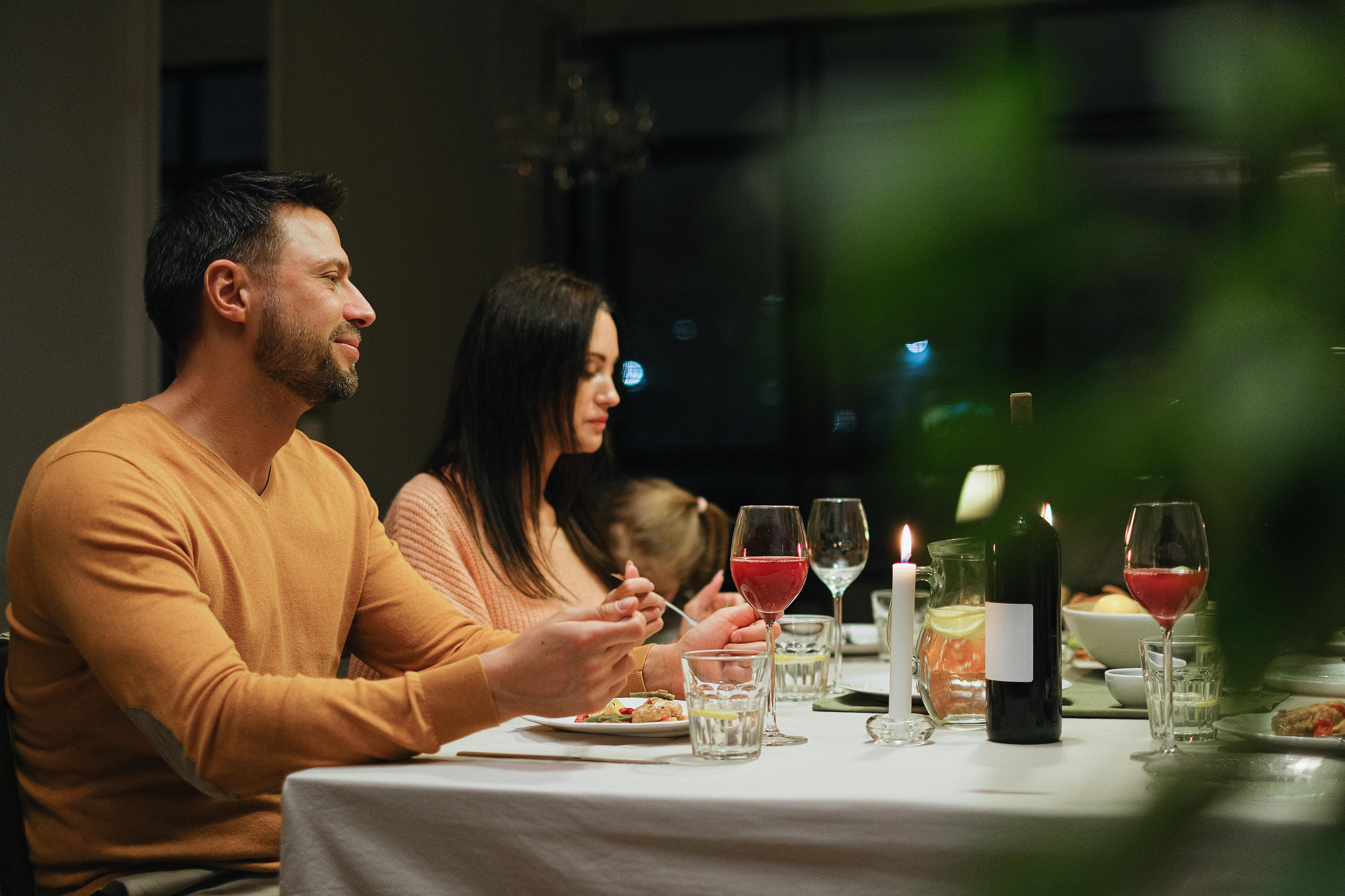 A couple having dinner | Source: Pexels