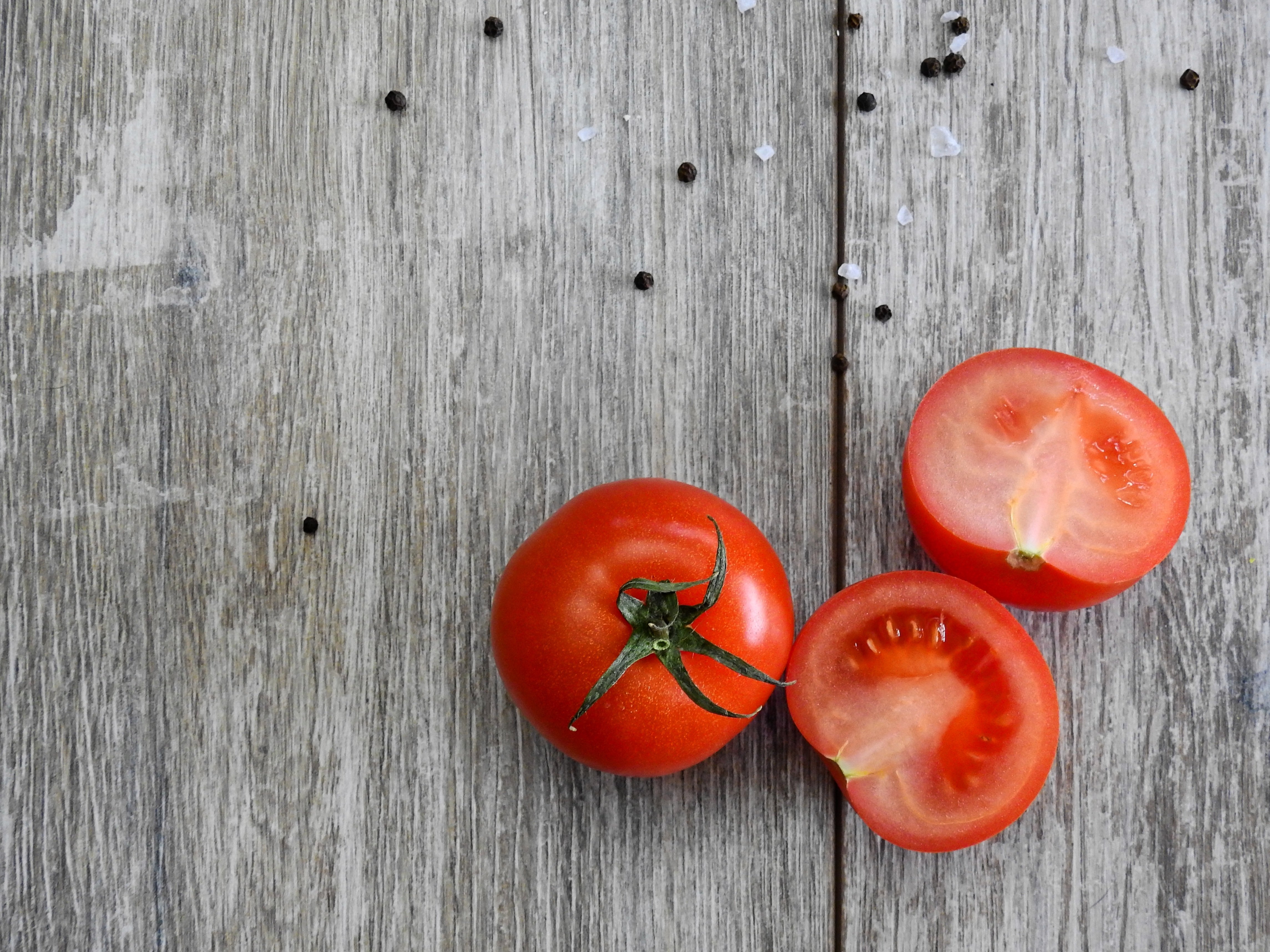 Deux tomates bien rouges. l Photo : Pexels