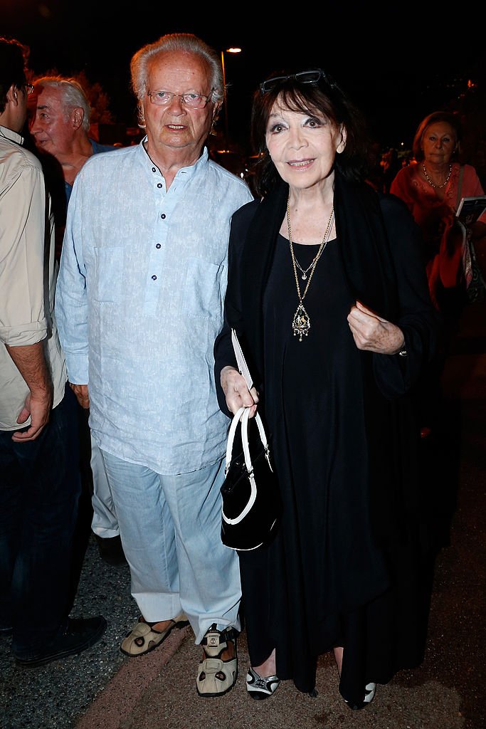 La chanteuse Juliette Greco et son mari Gérard Jouannest assistent le spectacle de Michel Boujenah "Ma vie revee". | Photo : Getty Images La chanteuse Juliette Greco et son mari Gérard Jouannest assistent le spectacle de Michel Boujenah "Ma vie revee". | Photo : Getty Images