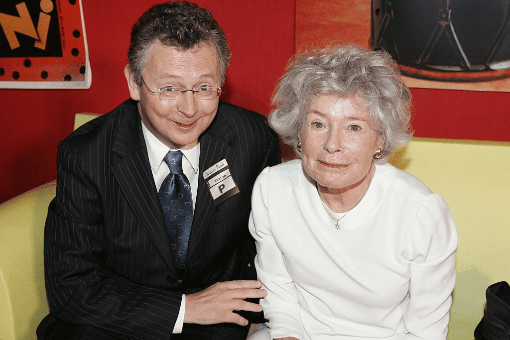 Laurent Broomhead et Claude Sarraute dans les coulisses du 40e anniversaire de la chaîne de télévision française France 2. | Photo : Getty Images Laurent Broomhead et Claude Sarraute dans les coulisses du 40e anniversaire de la chaîne de télévision française France 2. | Photo : Getty Images