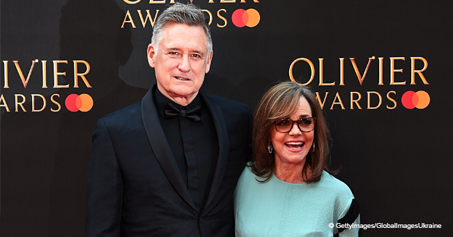 72-Year-Old Sally Field Steals the Spotlight on the Red Carpet Wearing a Gorgeous Blue Dress