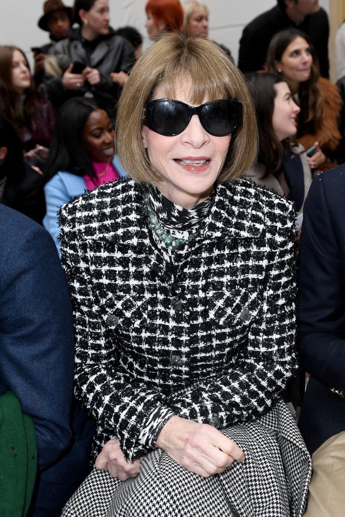 Anna Wintour en el desfile de Thom Browne como parte de la Semana de la Moda de París. | Foto: Getty Images.
