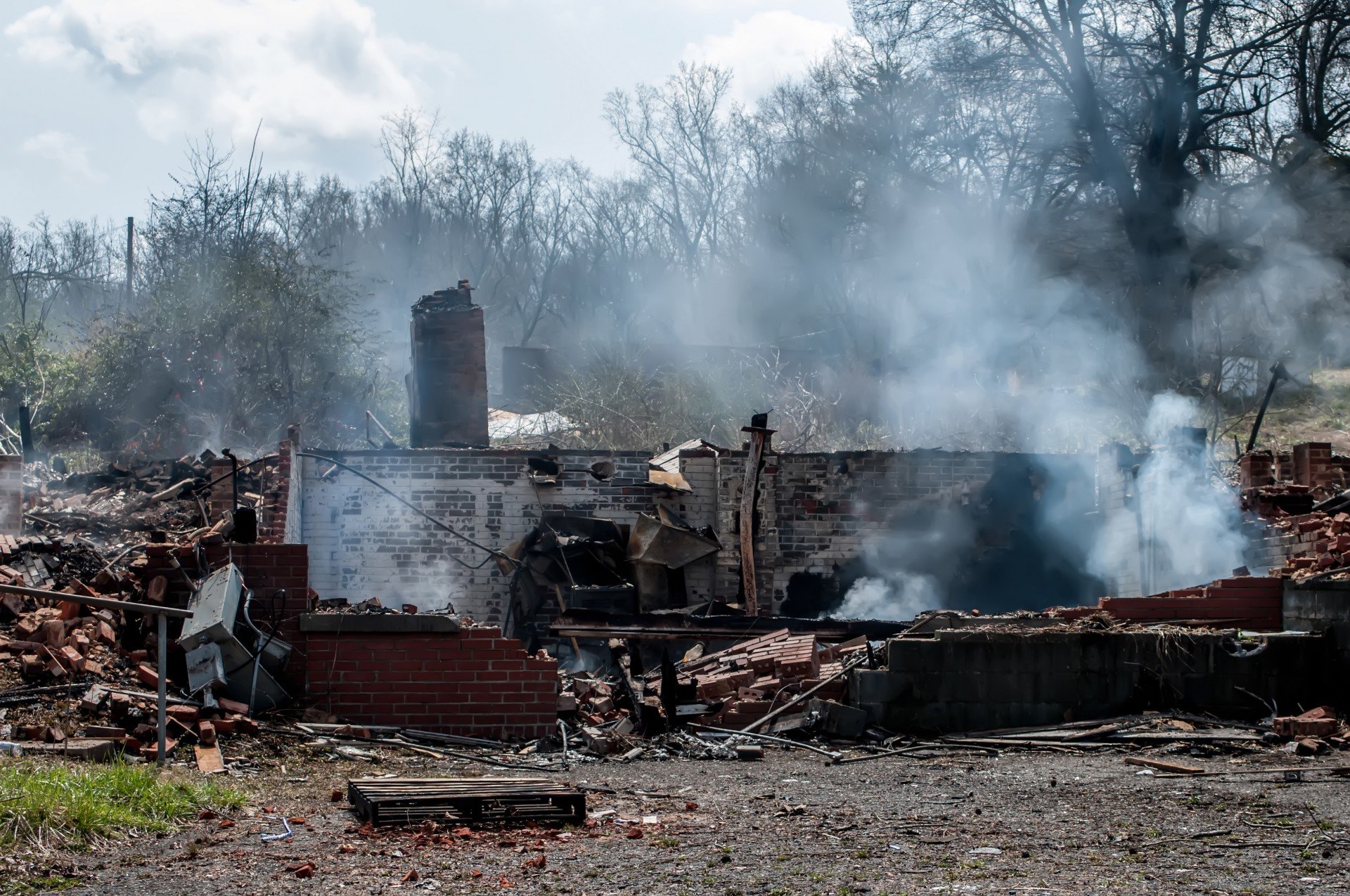 Casa en ruinas tras un incendio. | Imagen: Public Domain Pictures Casa en ruinas tras un incendio. | Imagen: Public Domain Pictures