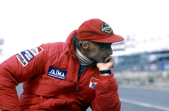 Niki Lauda, österreichischer Rennfahrer, der in den Jahren 1975, 1977 und 1984 dreimal die Formel-1-Weltmeisterschaft gewann. Fotografiert in den 1970er Jahren | Quelle: Getty Images