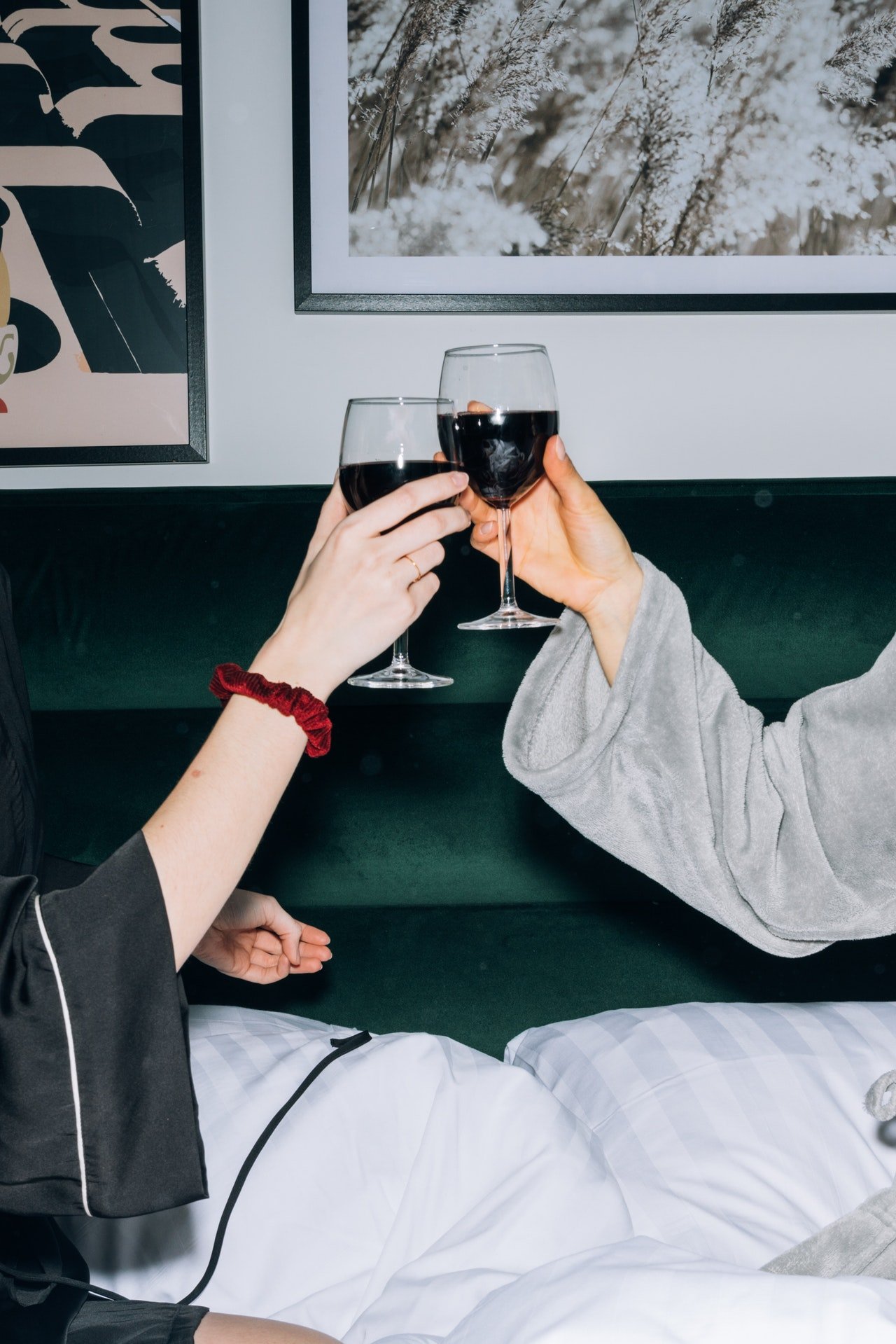 Phoebe came over with wine, and they had some fun. | Source: Pexels