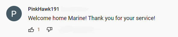 Le commentaire d'un internaute sur la vidéo Youtube virale d'un marine qui a surpris sa mère.| Source : Youtube/today