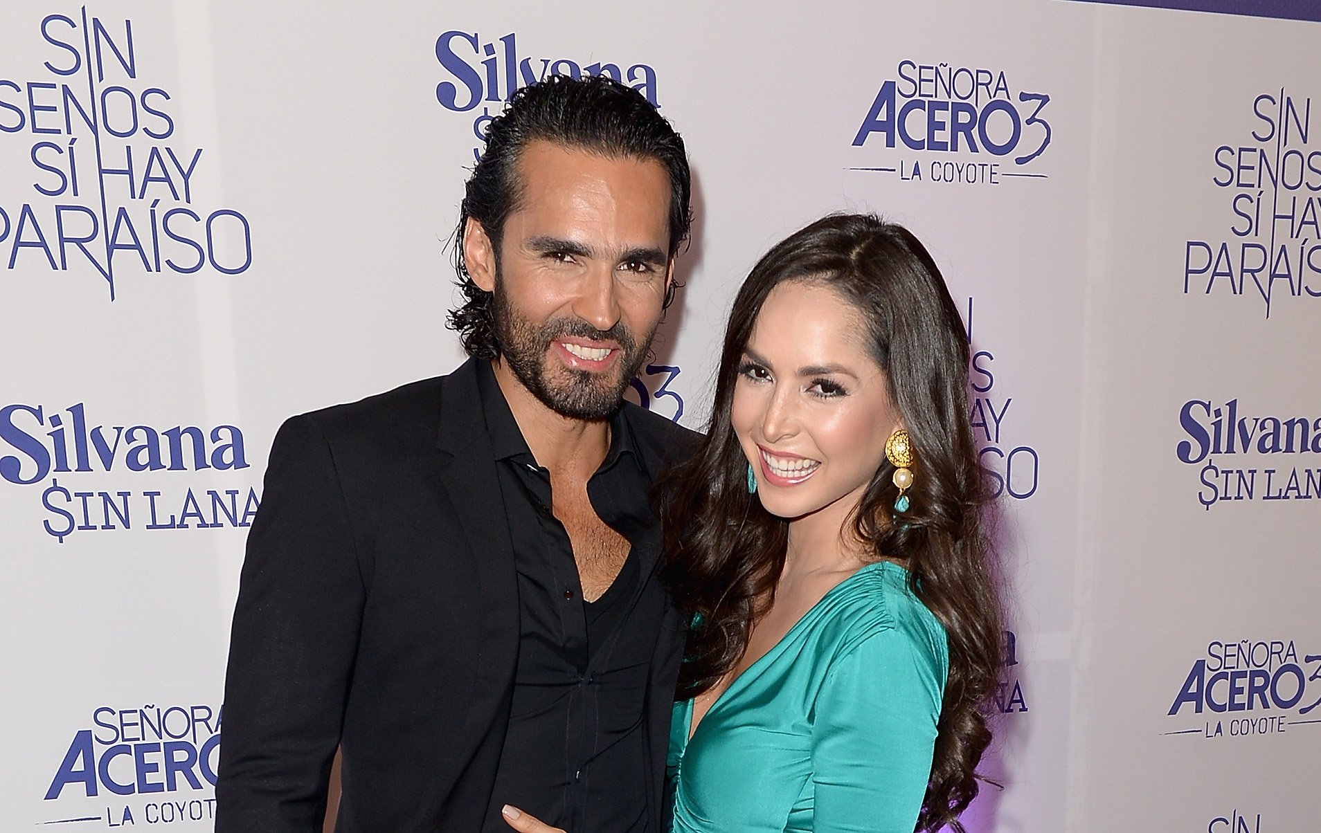 Fabián Ríos y Carmen Villalobos asisten al estreno de "Silvana Sin Lana", "Sin Senos Sí Hay Paraíso" y "Señora Acero 3" en el hotel Conrad en julio de 2016, en Miami || Fuente: Getty Images Fabián Ríos y Carmen Villalobos asisten al estreno de "Silvana Sin Lana", "Sin Senos Sí Hay Paraíso" y "Señora Acero 3" en el hotel Conrad en julio de 2016, en Miami || Fuente: Getty Images