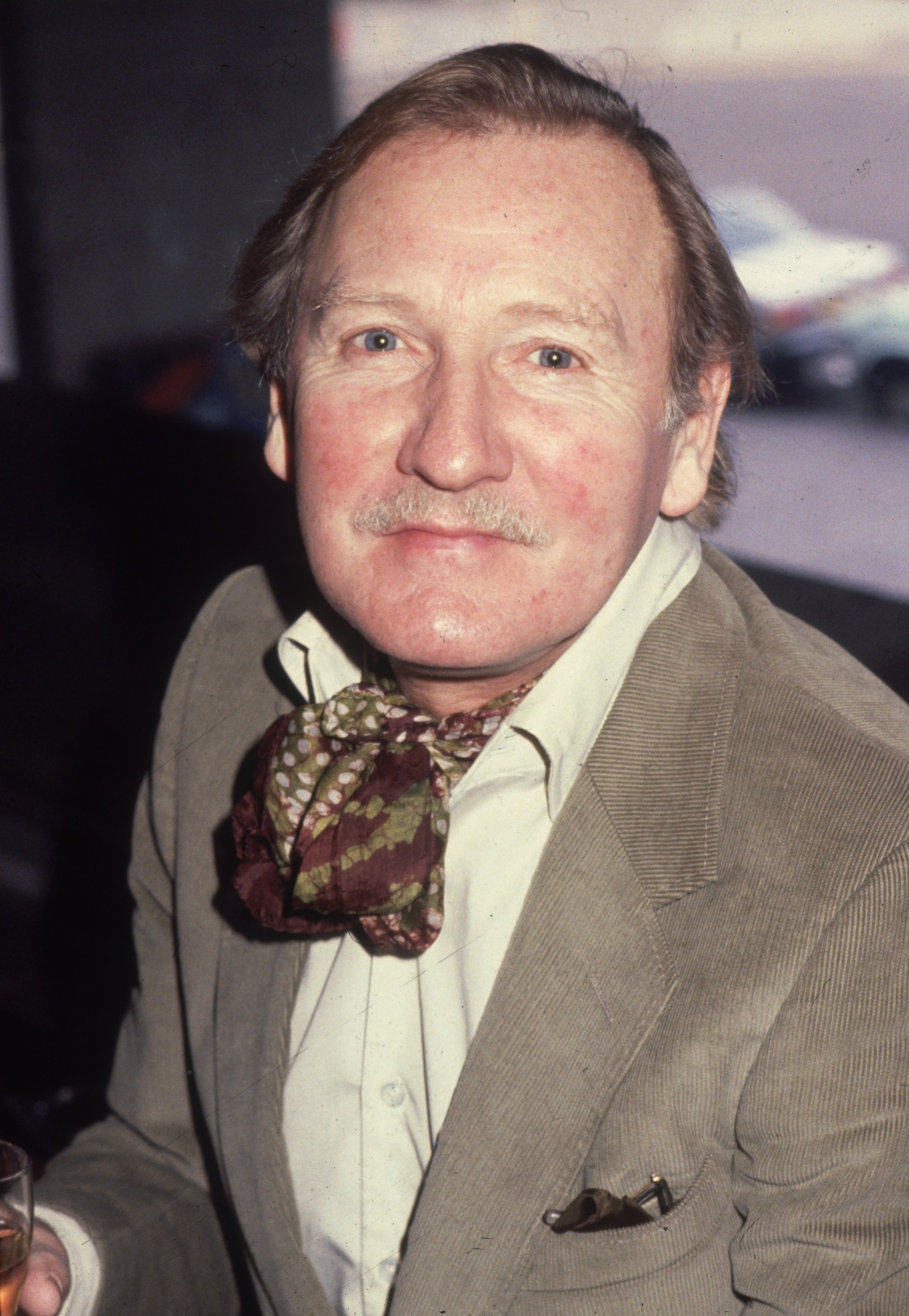 Leslie Phillips, the star of several "Carry On" comedies, in 1980 | Source: Getty Images
