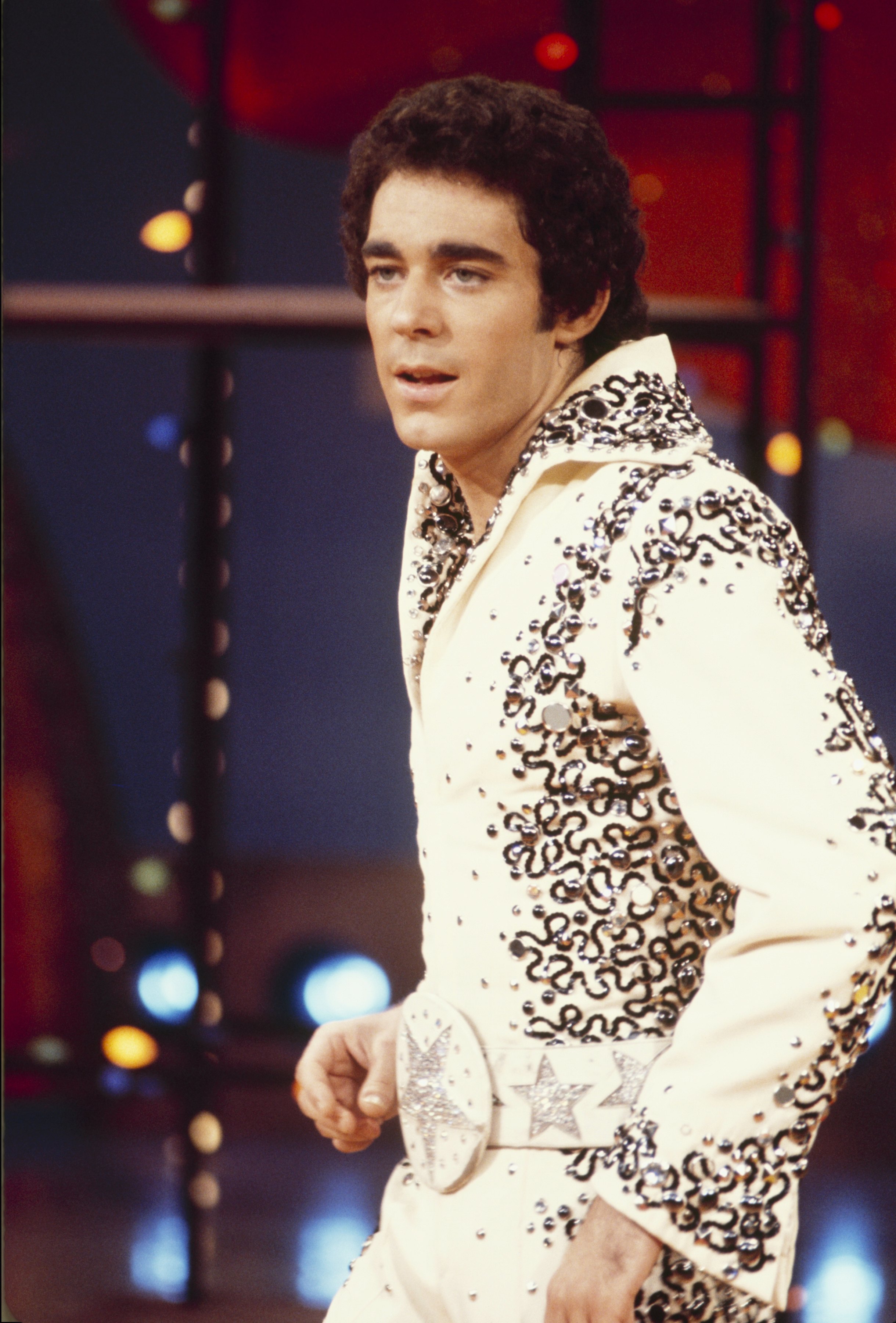 Barry Williams on the set of "The Brady Bunch" aired between November 1976- May 1977 | Source: Getty Images