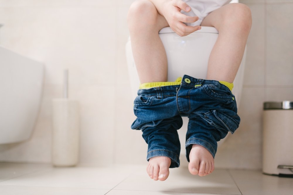 Pequeño niño de 7 años en el baño. Fuente: Shutterstock Pequeño niño de 7 años en el baño. Fuente: Shutterstock