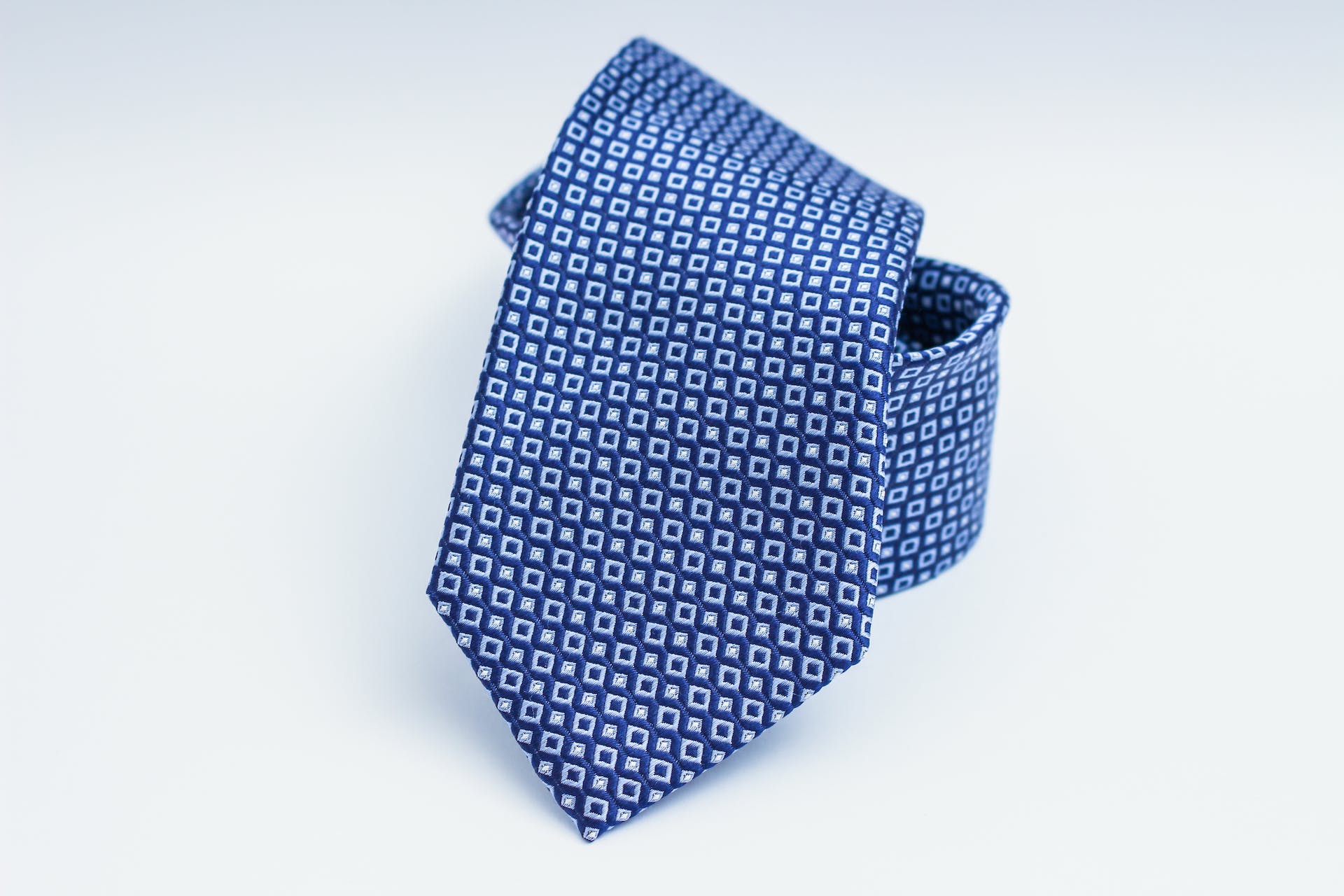 Men's blue tie | Source: Pexels