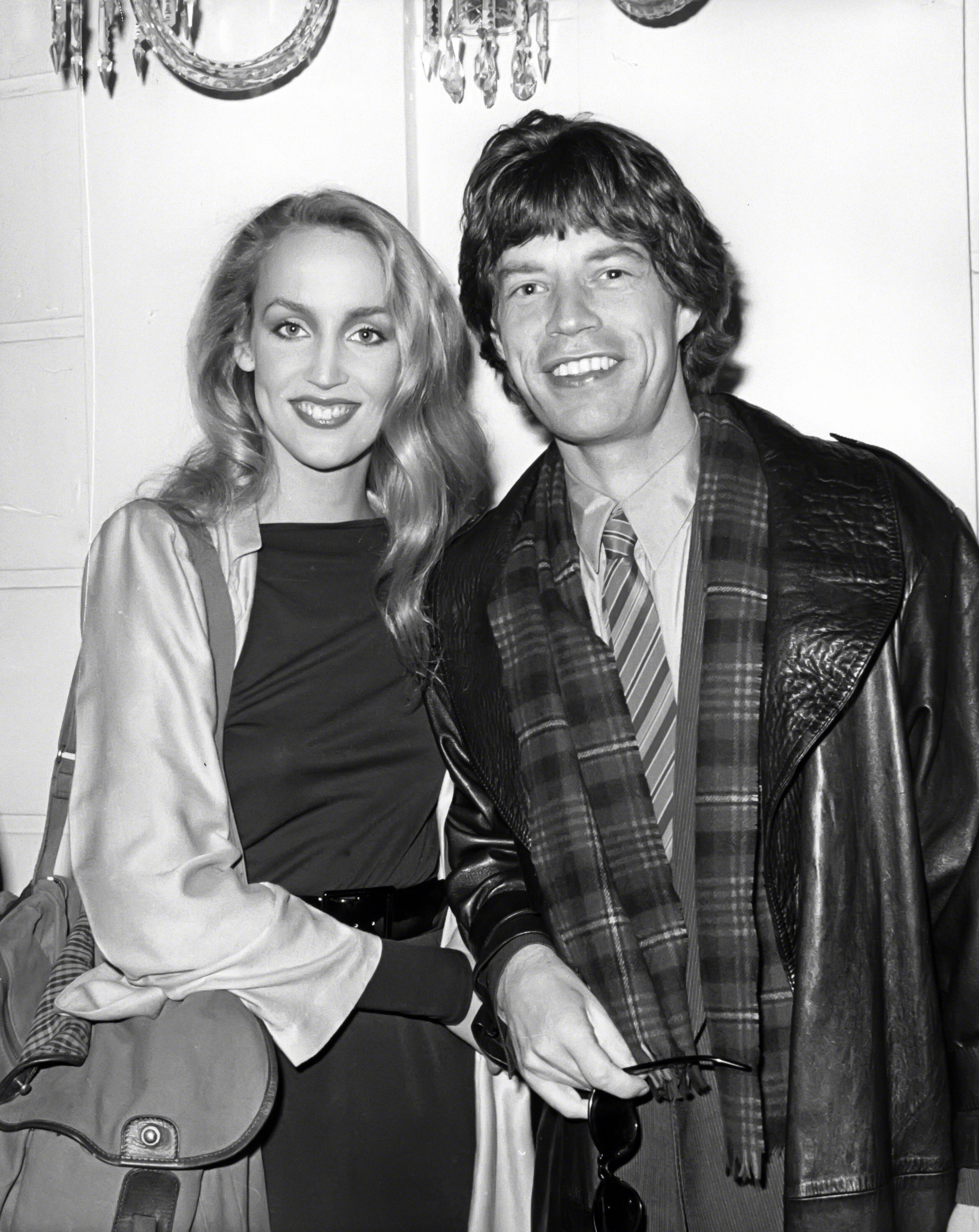 Jerry Hall and Mick Jagger attend a fashion show on January 1, 1977, in New York City. | Source: Getty Images