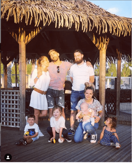 Capture d'écran | Photo : instagram.com/familledol_byambre