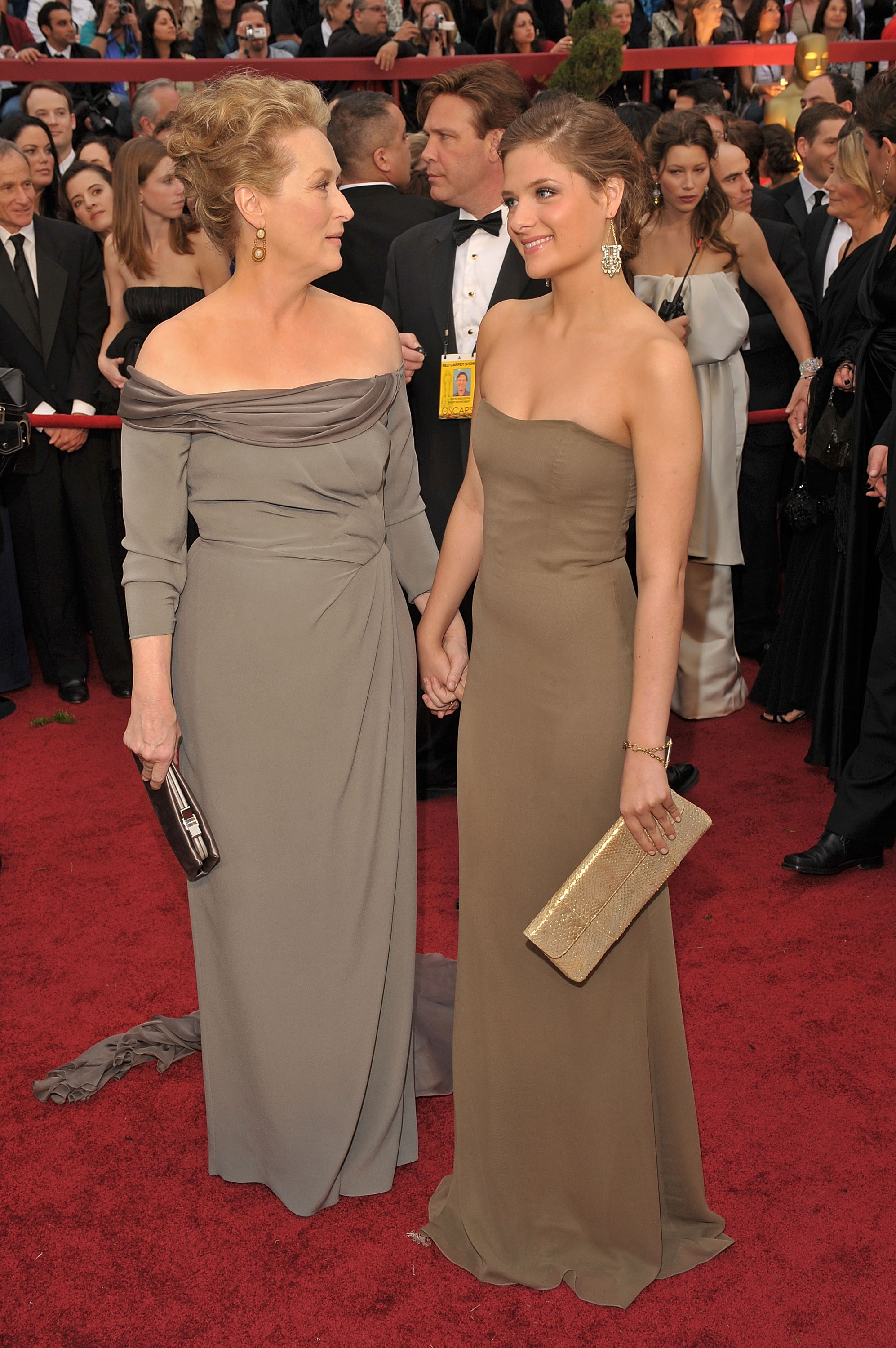 Meryl Streep and Louisa Jacobson Gummer (R) in Hollywood, California on February 22, 2009 | Source: Getty Images